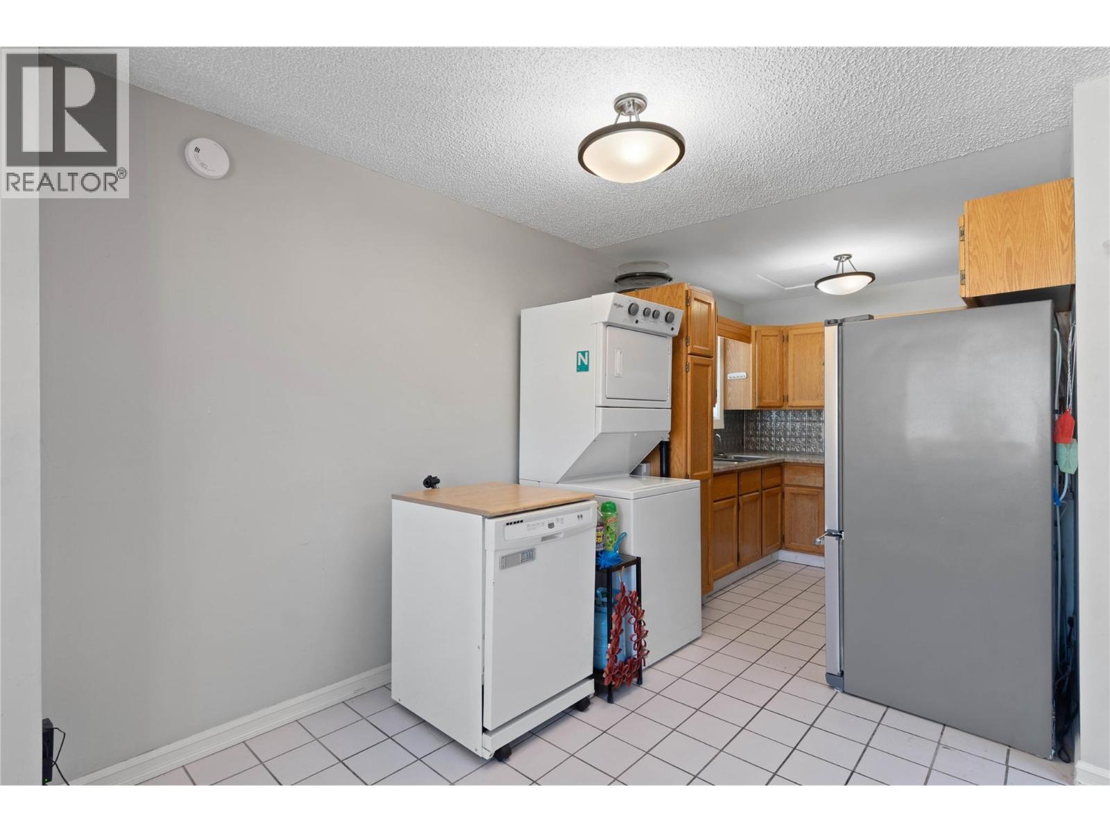 1144 Pembroke Avenue, Kamloops, British Columbia  V2B 7W6 - Photo 3 - 10375477