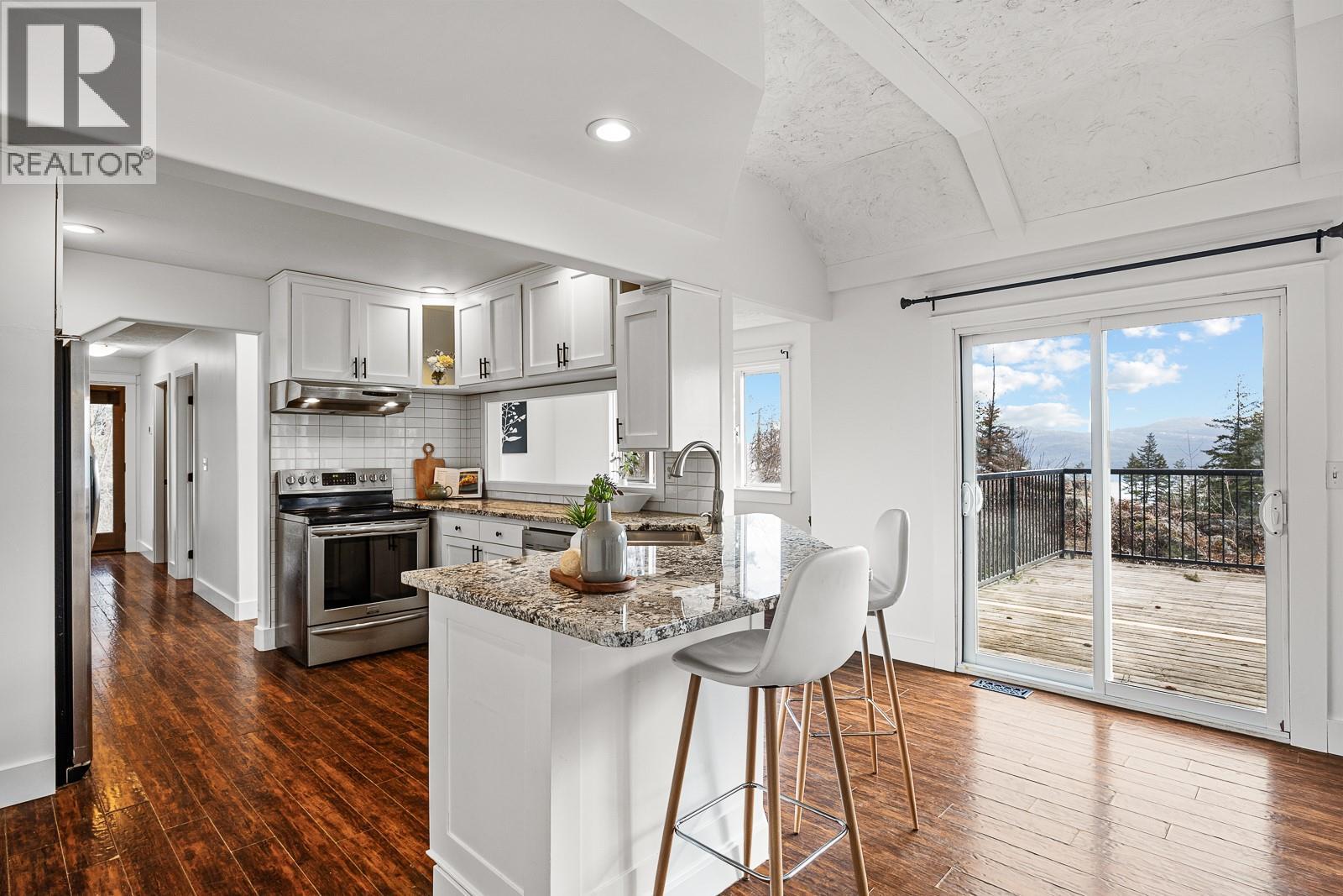 674 Udell Road, Vernon, British Columbia  V1H 2E3 - Photo 4 - 10374834