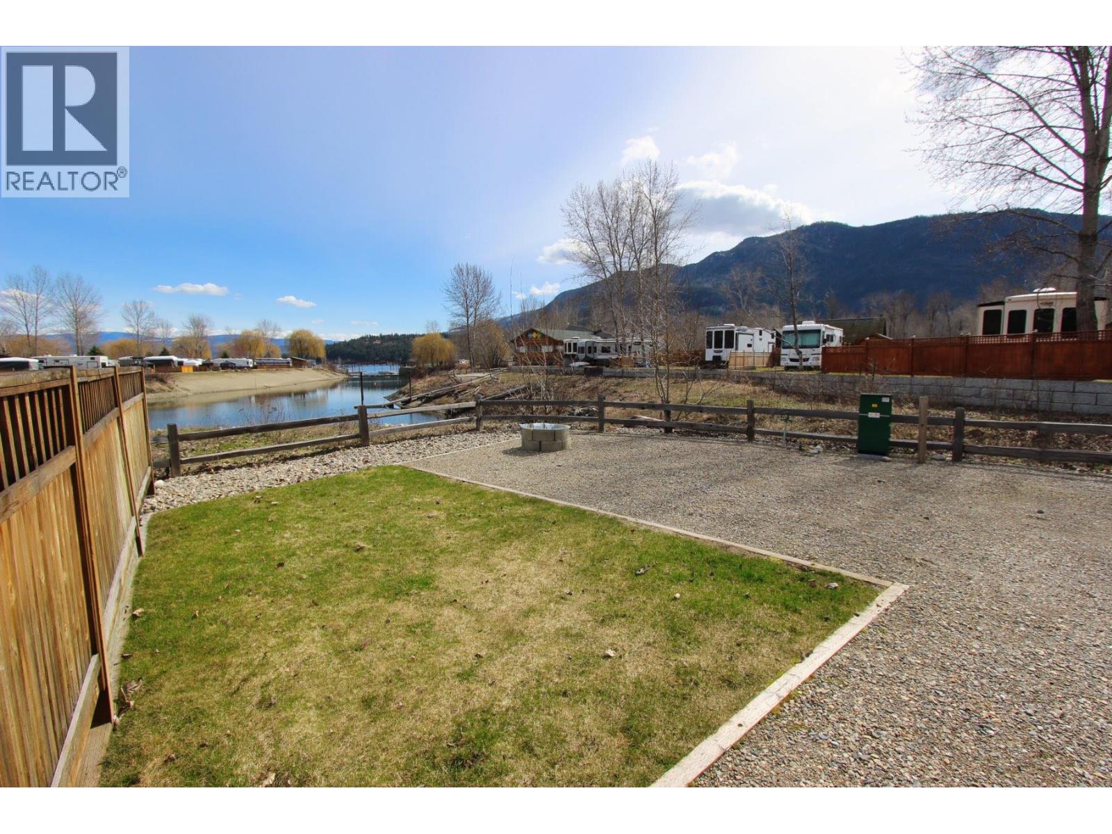 13 Marina Way, Lee Creek, British Columbia  V0E 1M4 - Photo 4 - 10374352