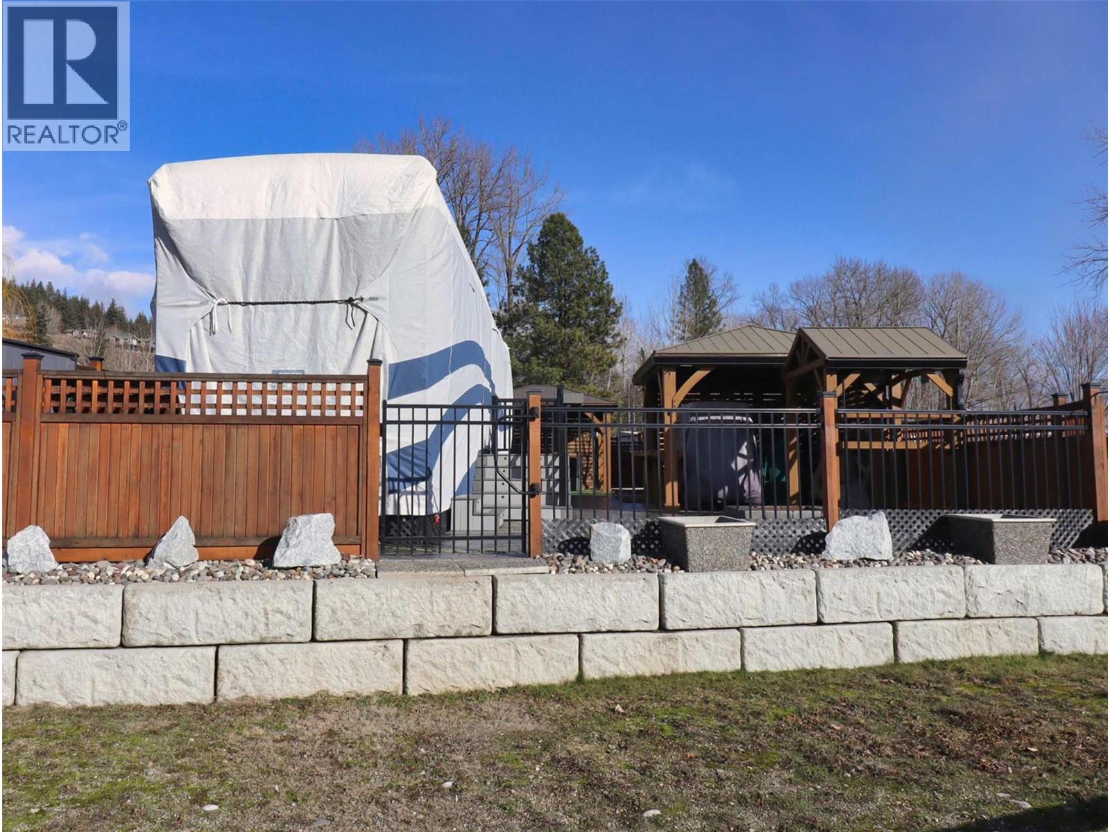 4 Eagle Lane, Lee Creek, British Columbia  V0E 1M4 - Photo 1 - 10375498