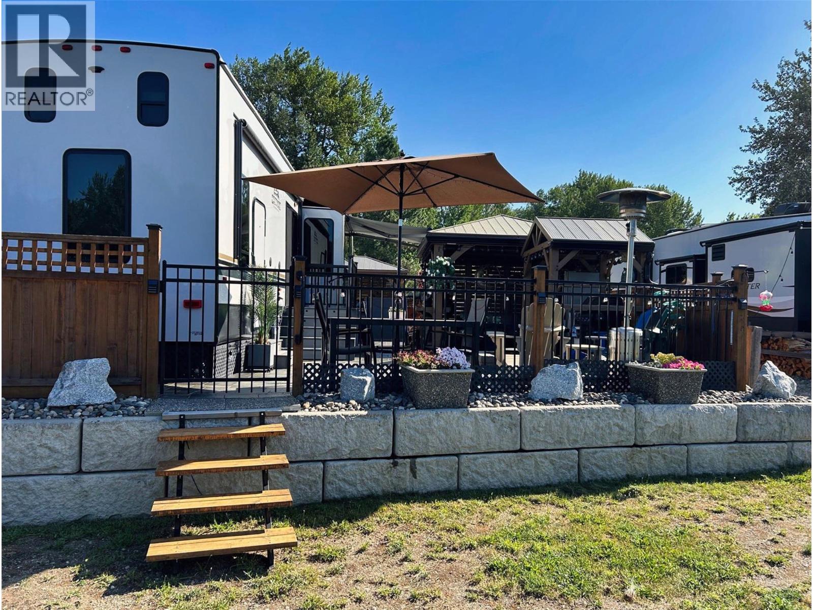 4 Eagle Lane, Lee Creek, British Columbia  V0E 1M4 - Photo 2 - 10375498