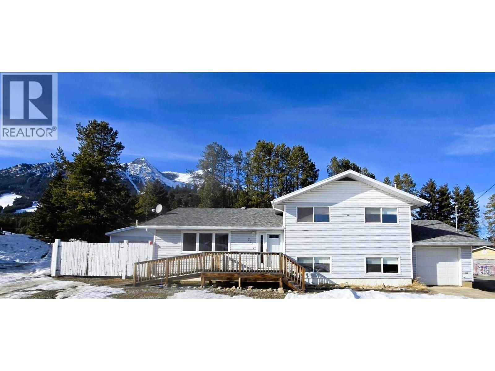 771 Ferguson Crescent, Elkford, British Columbia  V0B 1H0 - Photo 1 - 10375202