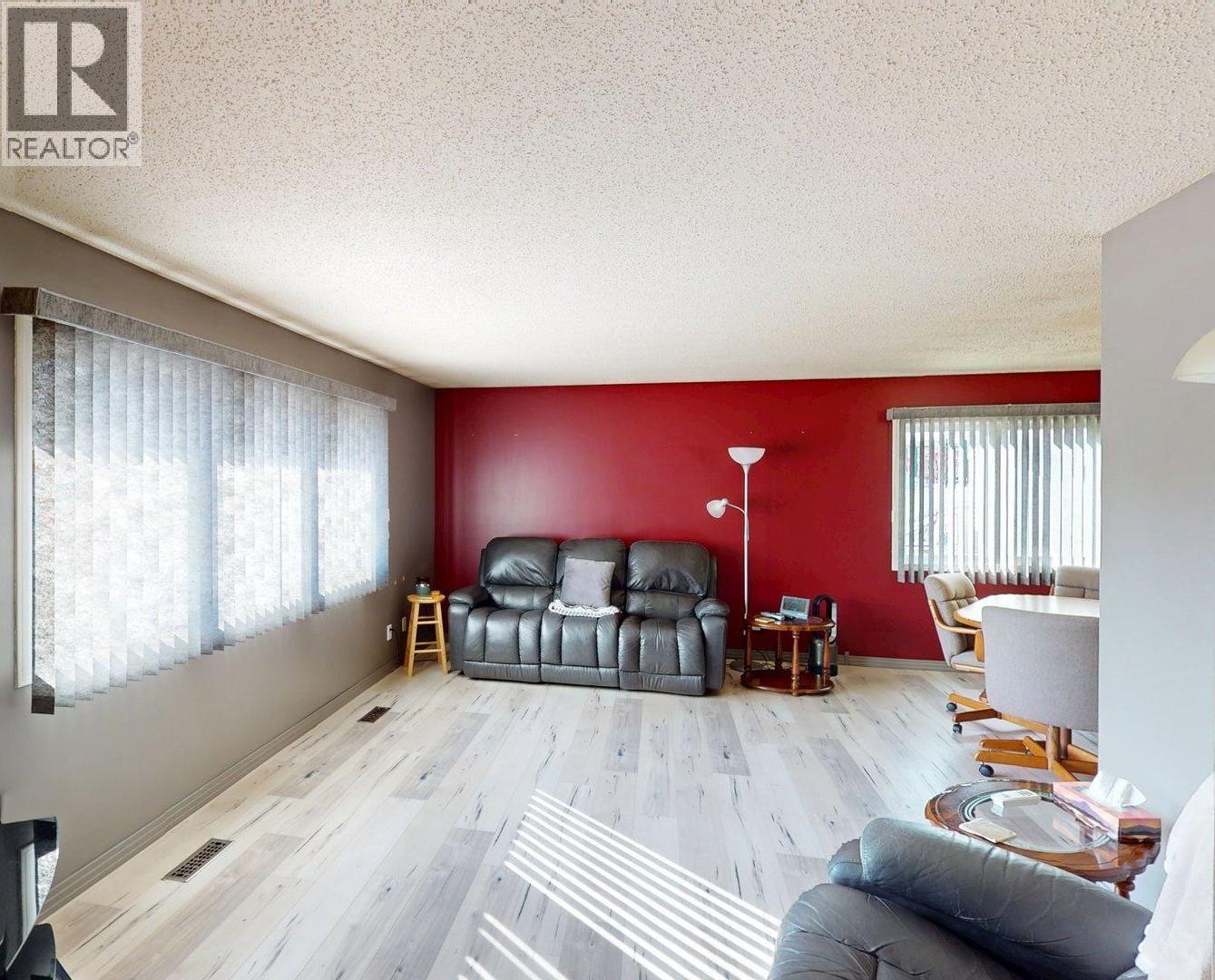 771 Ferguson Crescent, Elkford, British Columbia  V0B 1H0 - Photo 12 - 10375202