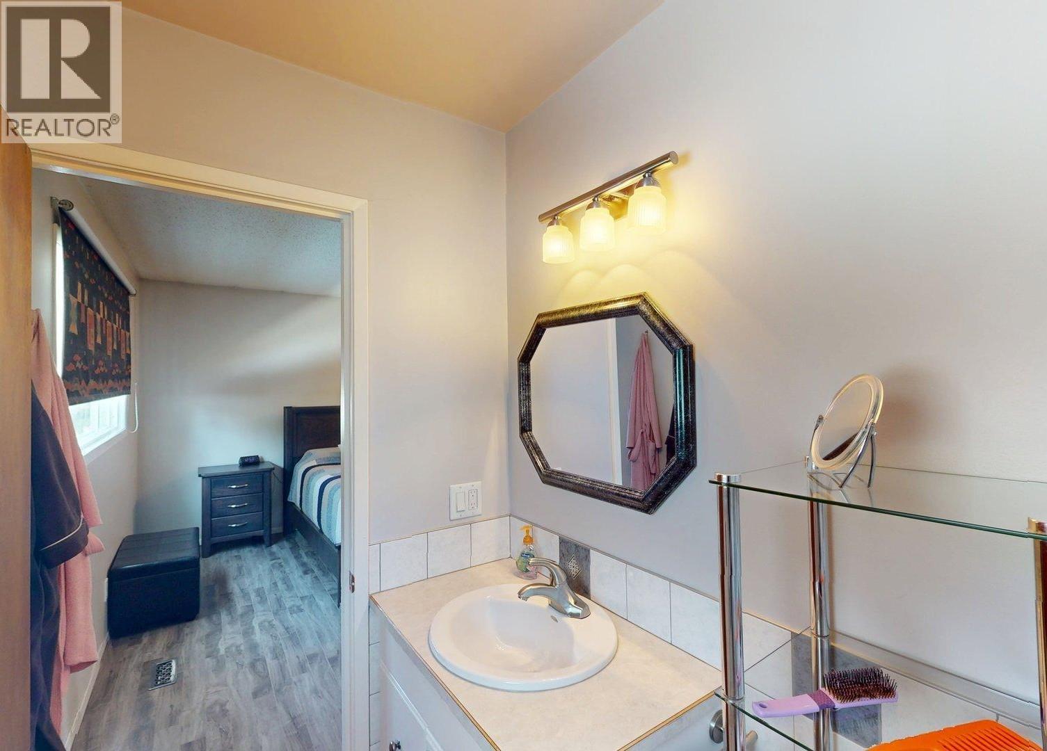 771 Ferguson Crescent, Elkford, British Columbia  V0B 1H0 - Photo 20 - 10375202