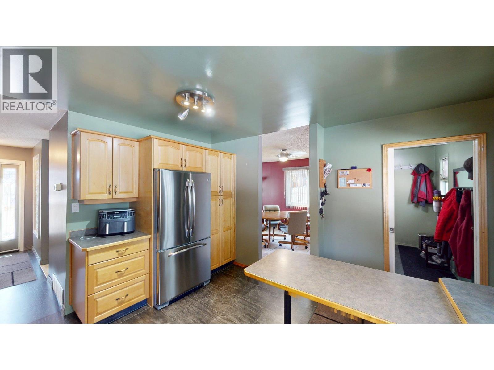 771 Ferguson Crescent, Elkford, British Columbia  V0B 1H0 - Photo 6 - 10375202