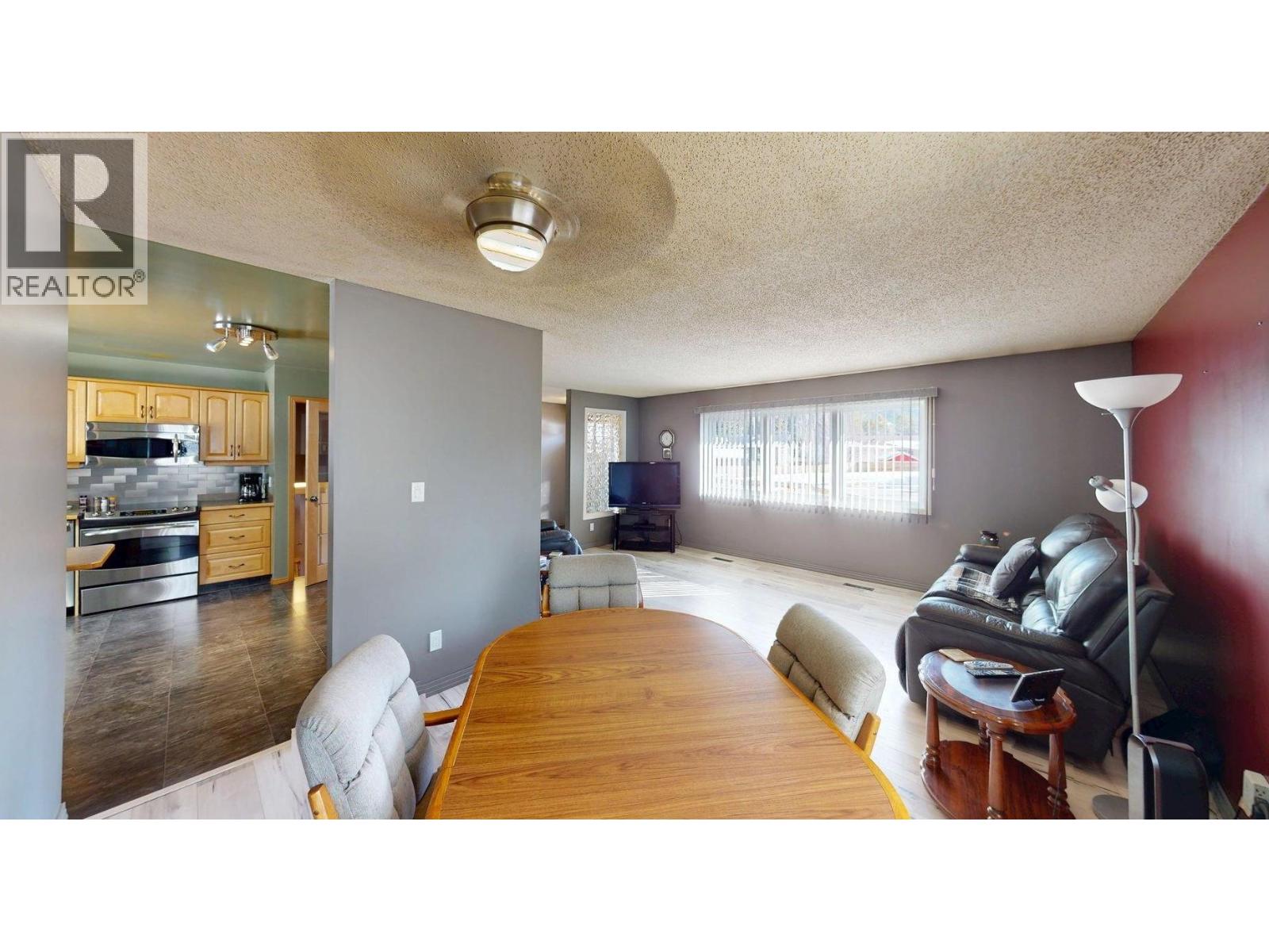 771 Ferguson Crescent, Elkford, British Columbia  V0B 1H0 - Photo 9 - 10375202