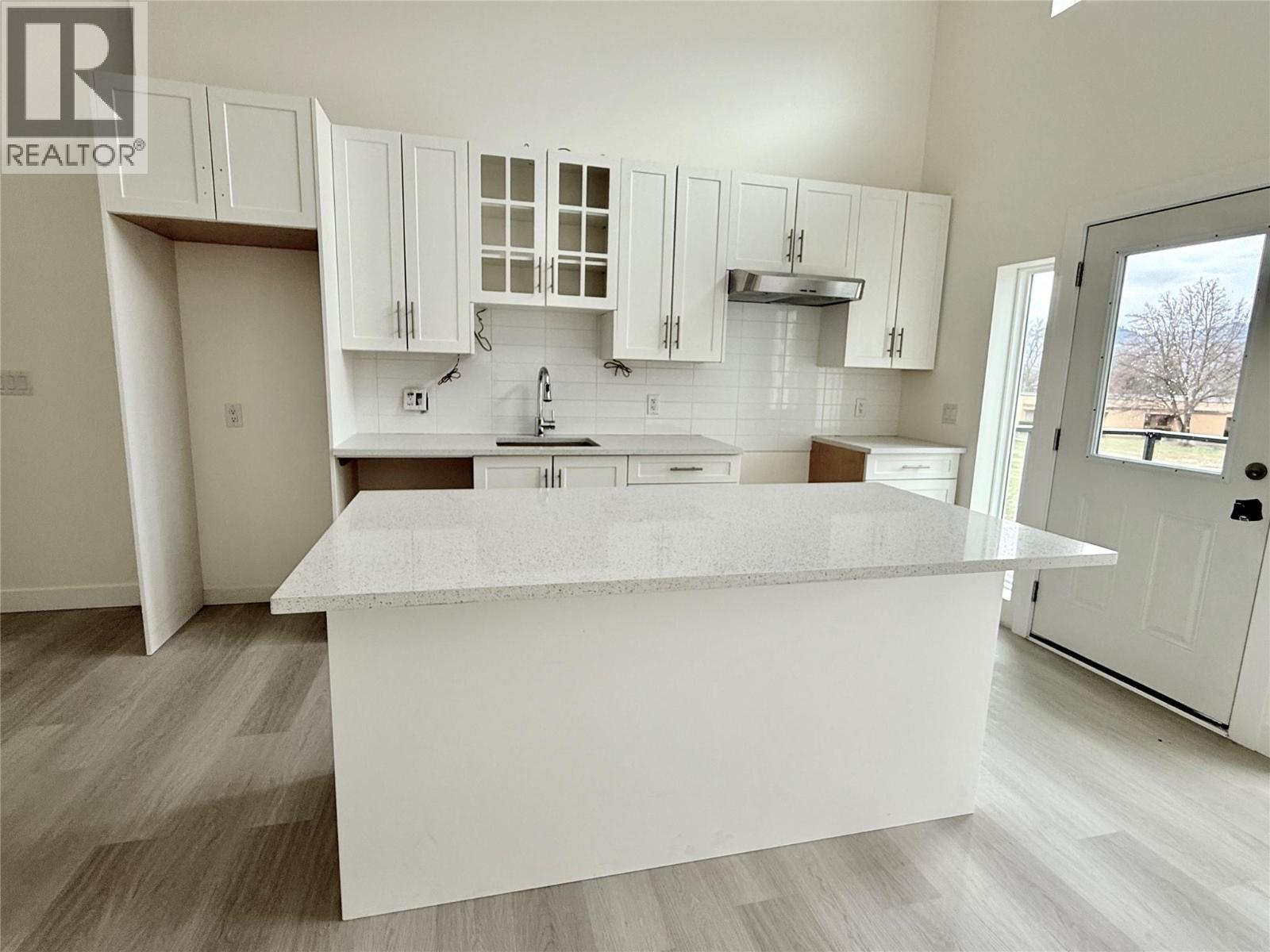 937 Spillway Road Unit# 204, Oliver, British Columbia  V0H 1T8 - Photo 2 - 10375807