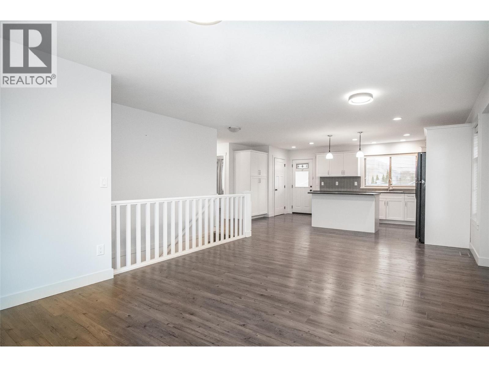 560 Christleton Avenue, Kelowna, British Columbia  V1Y 5J2 - Photo 4 - 10375769