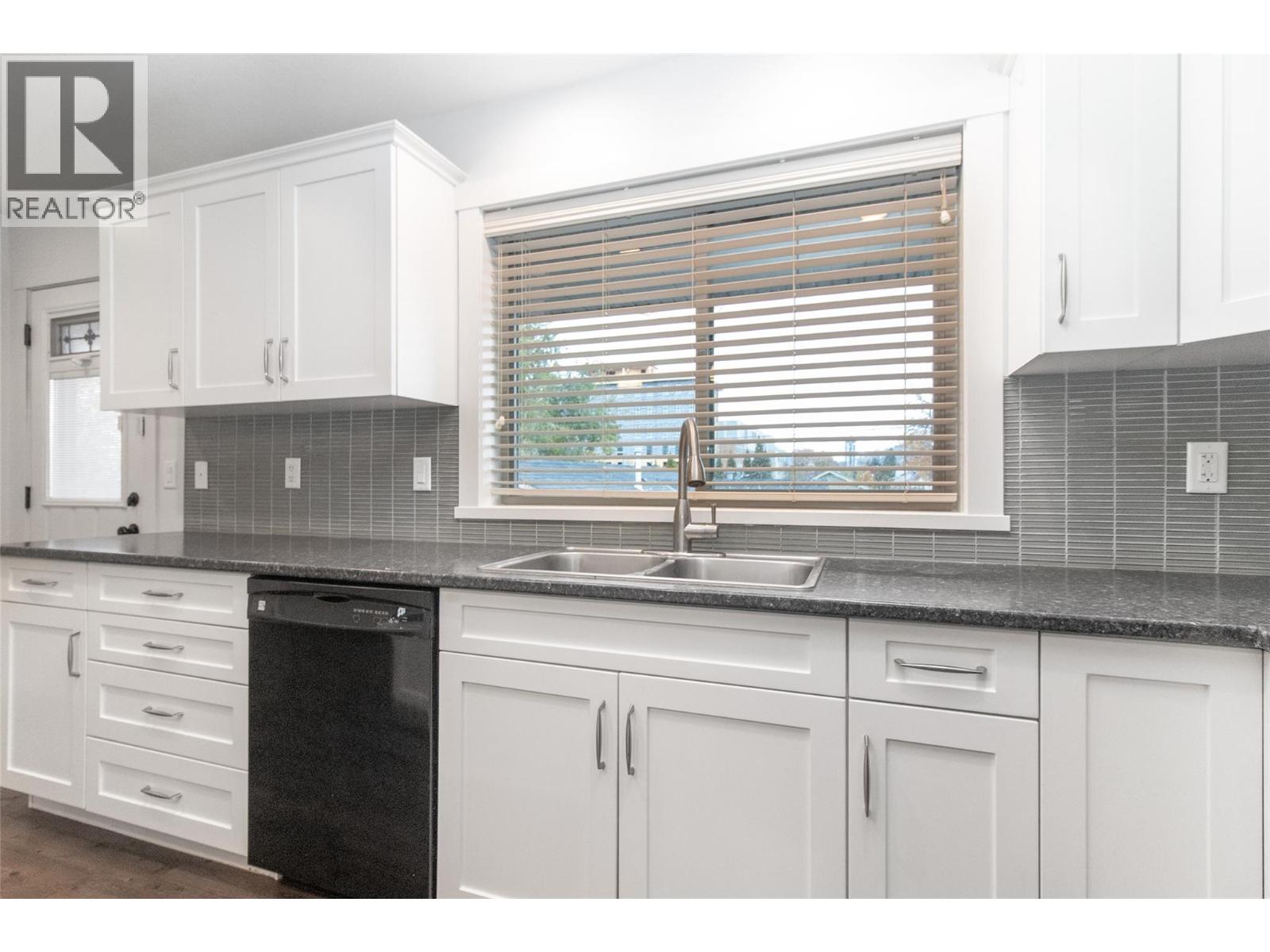 560 Christleton Avenue, Kelowna, British Columbia  V1Y 5J2 - Photo 9 - 10375769