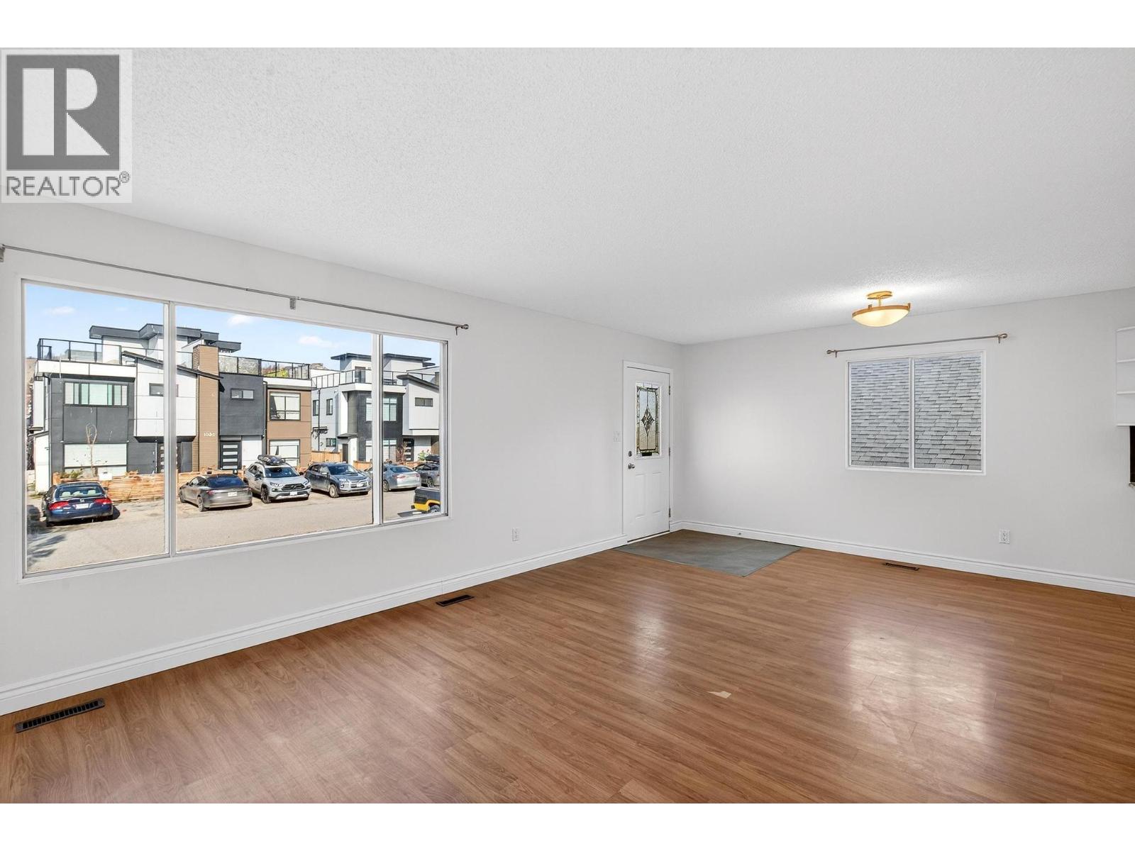 1031 Martin Avenue, Kelowna, British Columbia  V1Y 6V6 - Photo 7 - 10375633