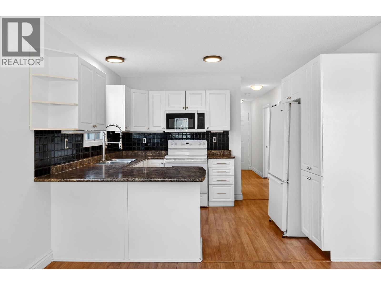 1031 Martin Avenue, Kelowna, British Columbia  V1Y 6V6 - Photo 8 - 10375633