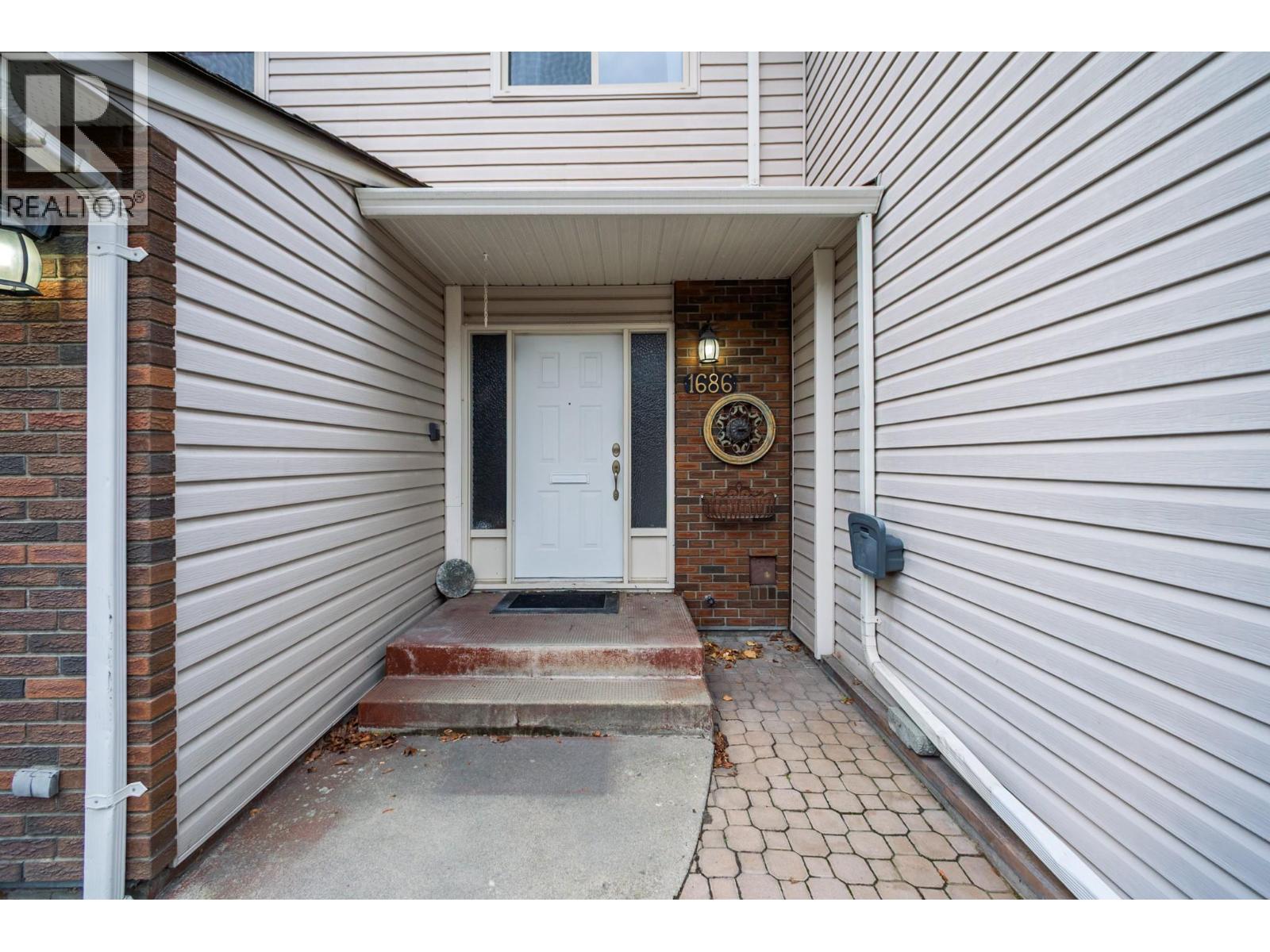 1686 Thayer Court, Kelowna, British Columbia  V1Y 8M2 - Photo 3 - 10375717