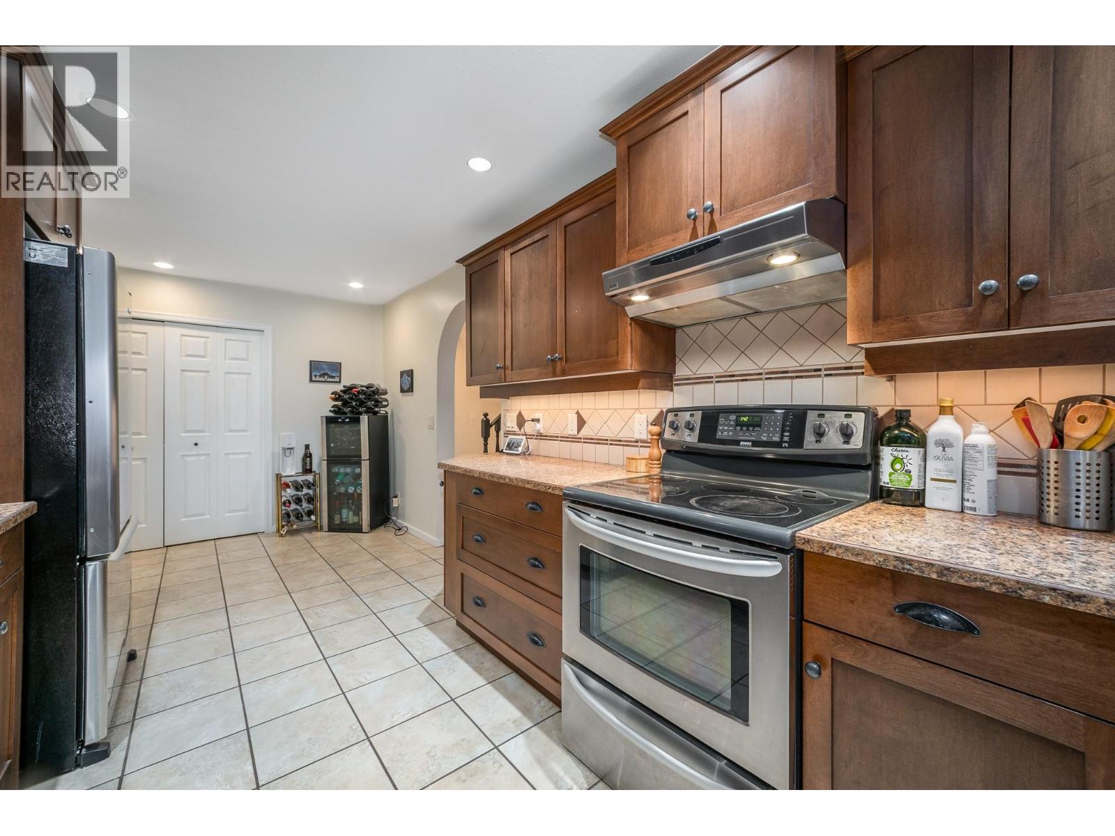 1686 Thayer Court, Kelowna, British Columbia  V1Y 8M2 - Photo 8 - 10375717