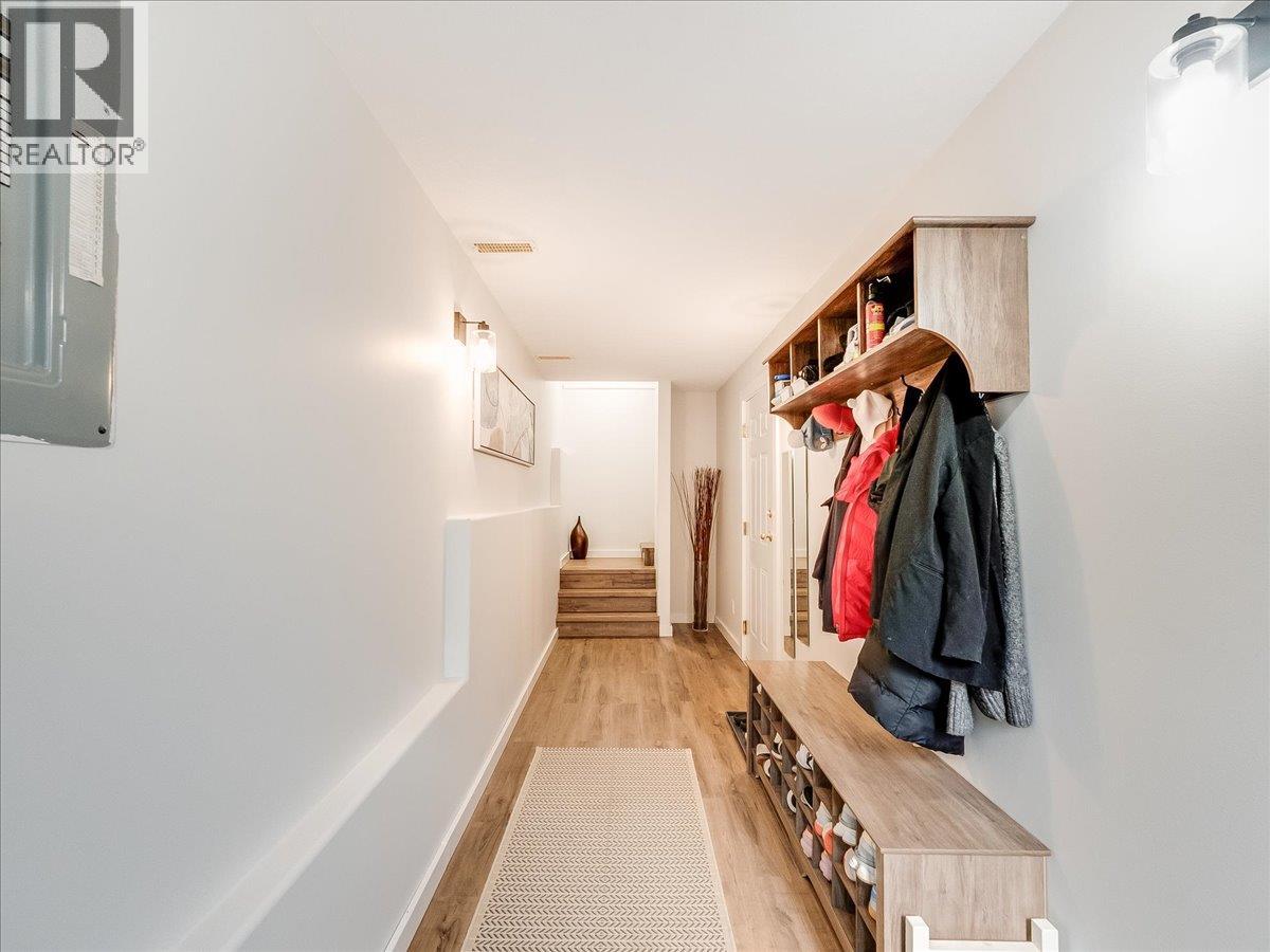 1105 Christie Road, Montrose, British Columbia  V0G 1P0 - Photo 5 - 10375579