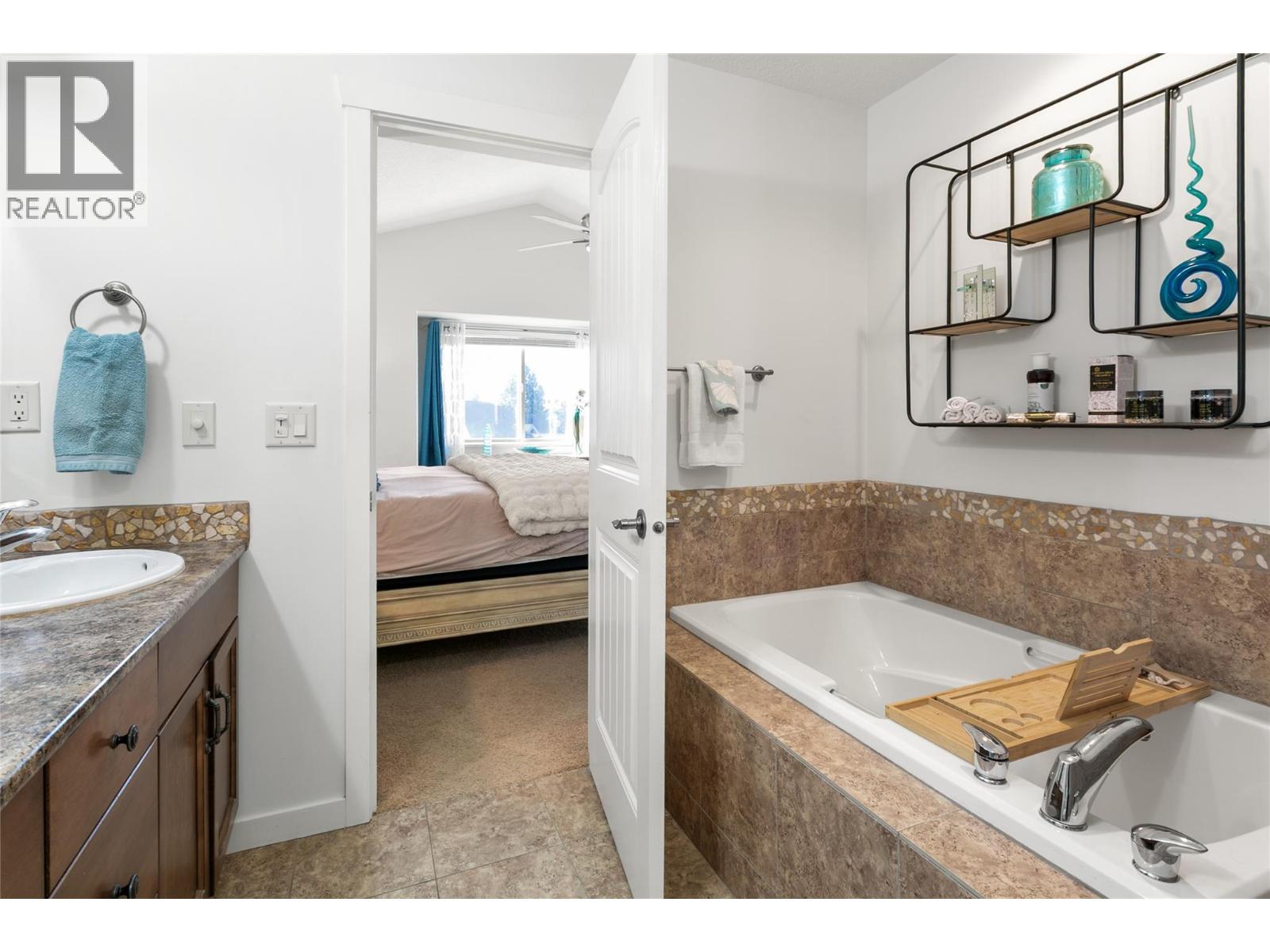 5074 Windsong Crescent, Kelowna, British Columbia  V1W 5B5 - Photo 22 - 10374838