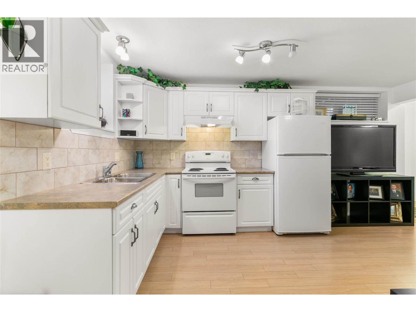 5074 Windsong Crescent, Kelowna, British Columbia  V1W 5B5 - Photo 35 - 10374838