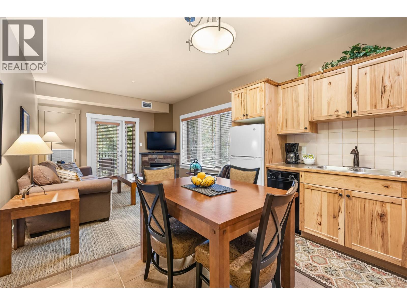 16310 Woolgar Road Unit# 1/4 Share Of 220, Crawford Bay, British Columbia  V0B 1E0 - Photo 2 - 10375801