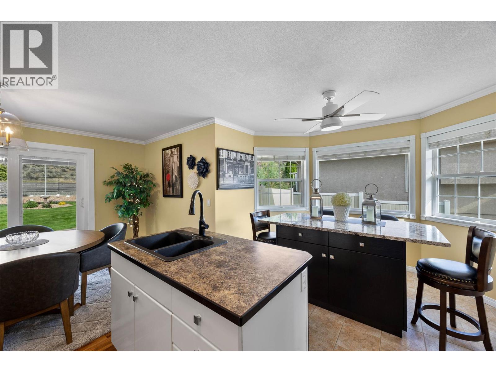 3577 Navatanee Drive, Kamloops, British Columbia  V2H 1S1 - Photo 11 - 10375723