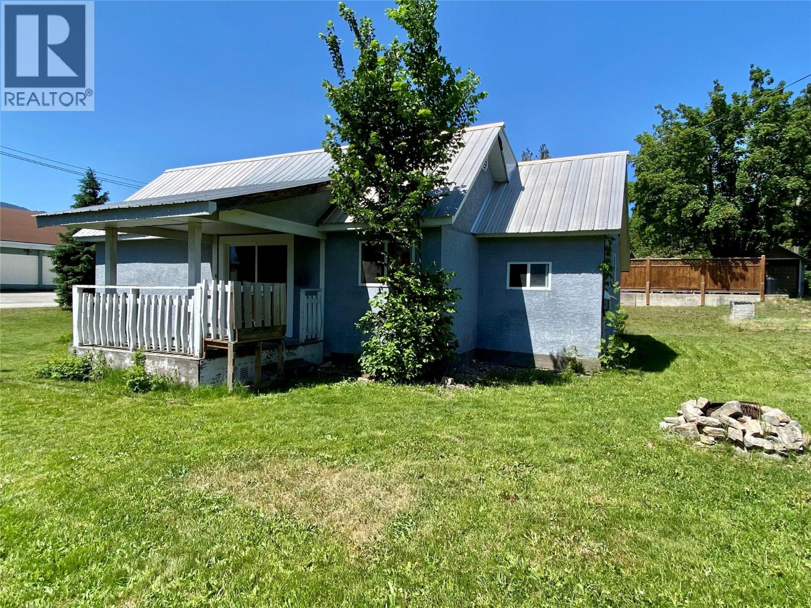 510 Tenth Street E, Revelstoke, British Columbia  V0E 2S0 - Photo 3 - 10375438