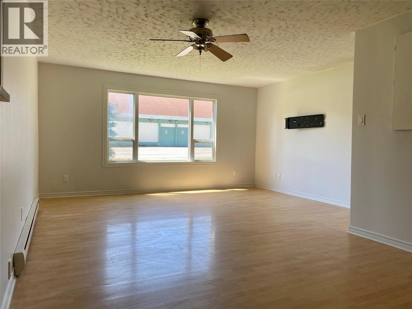 510 Tenth Street E, Revelstoke, British Columbia  V0E 2S0 - Photo 5 - 10375438