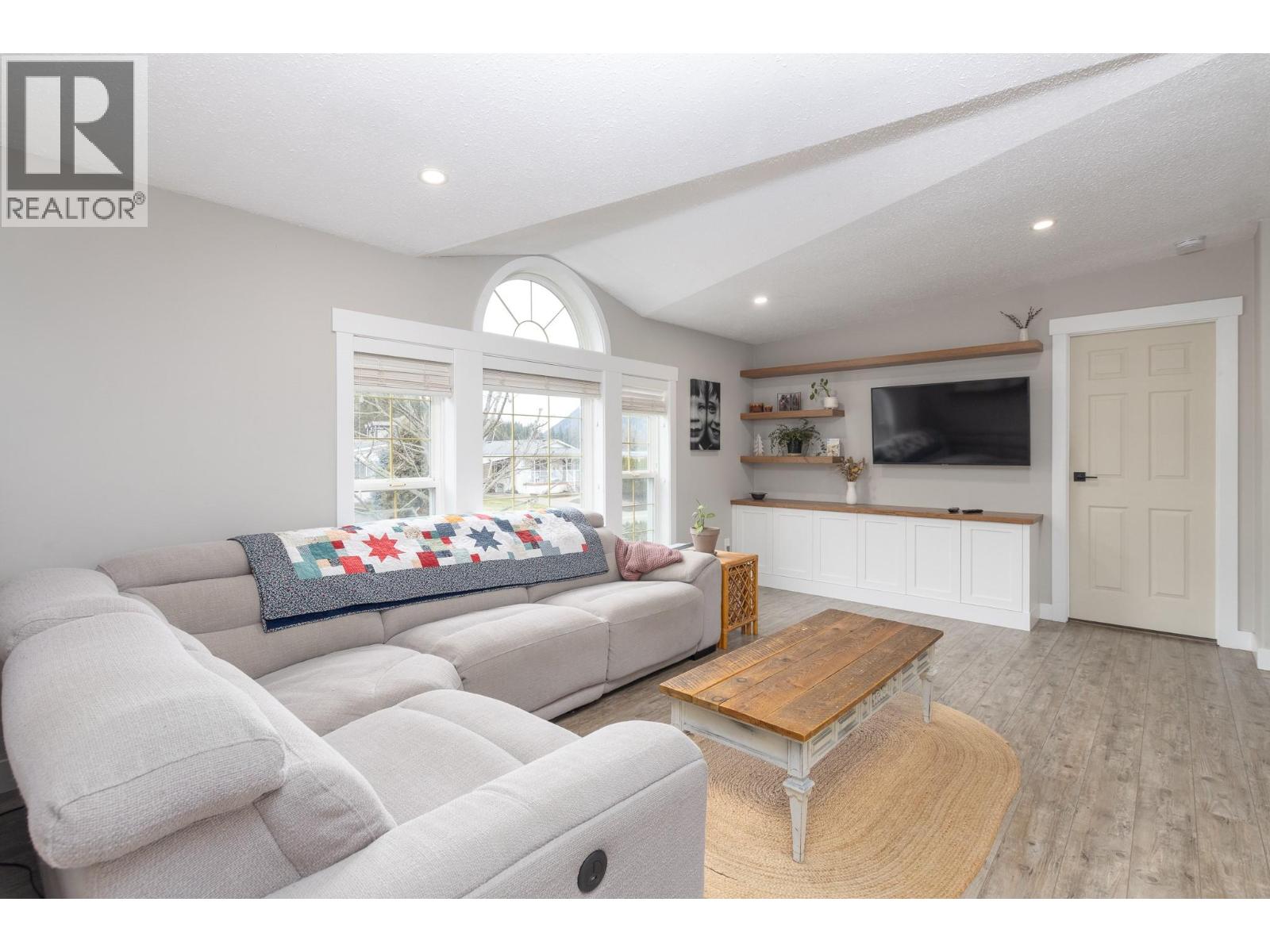 7220 47 Street Ne, Salmon Arm, British Columbia  V0E 1K0 - Photo 5 - 10375013