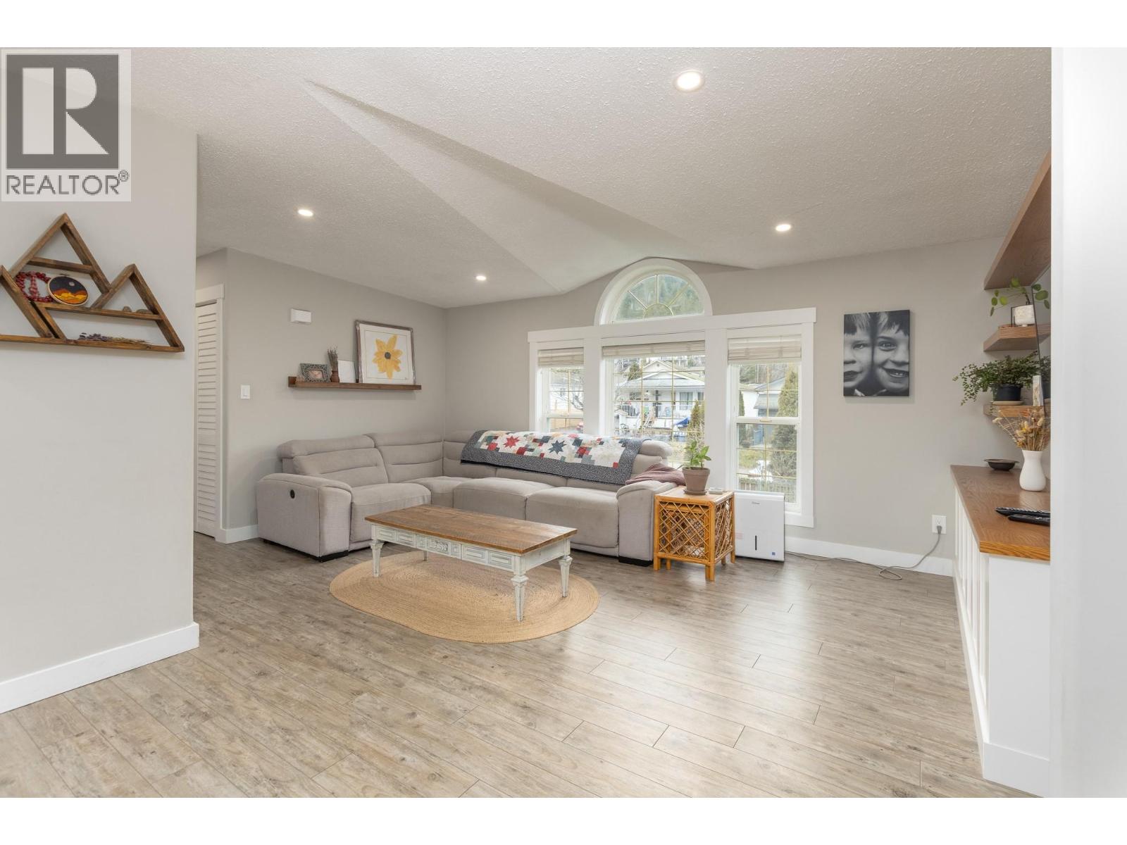 7220 47 Street Ne, Salmon Arm, British Columbia  V0E 1K0 - Photo 8 - 10375013