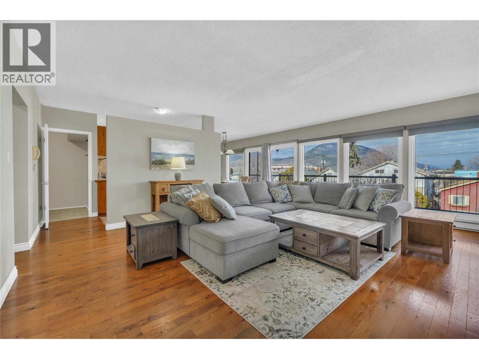 328 Nanaimo Avenue W, Penticton, British Columbia  V2A 1N7 - Photo 5 - 10375800