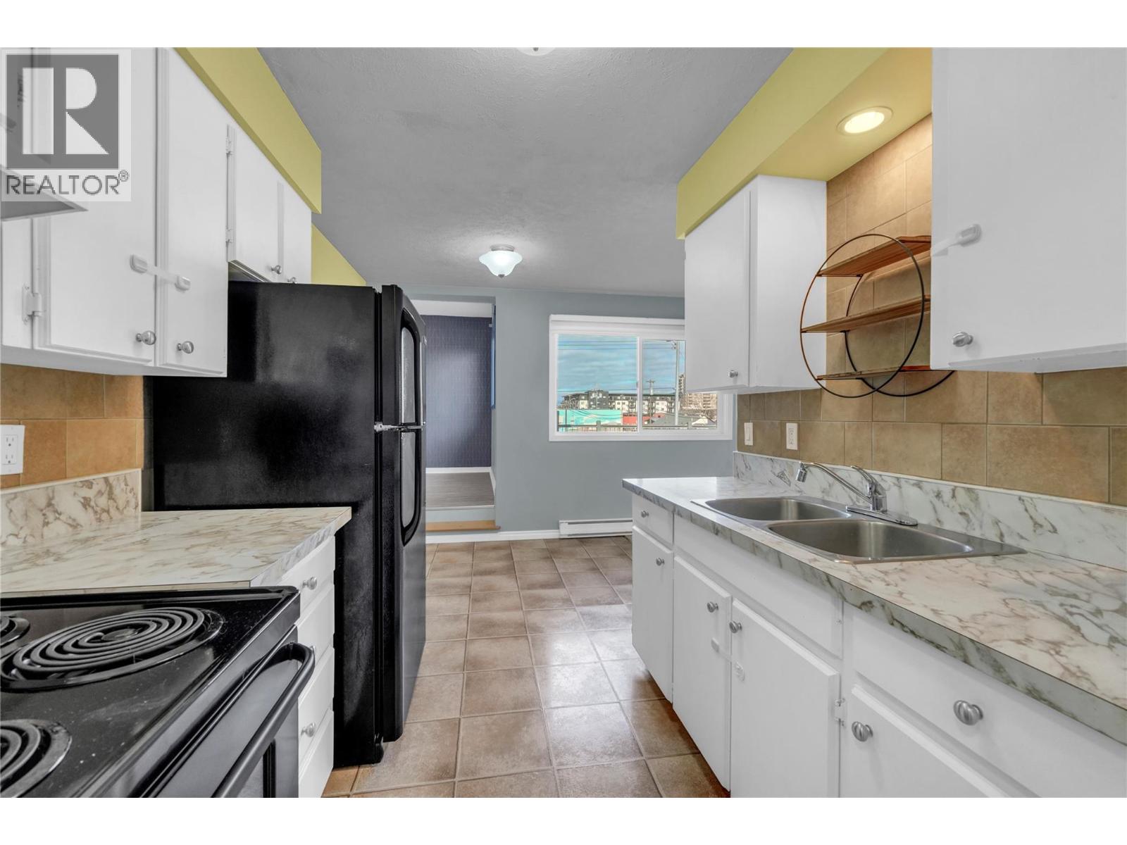 328 Nanaimo Avenue W, Penticton, British Columbia  V2A 1N7 - Photo 9 - 10375800