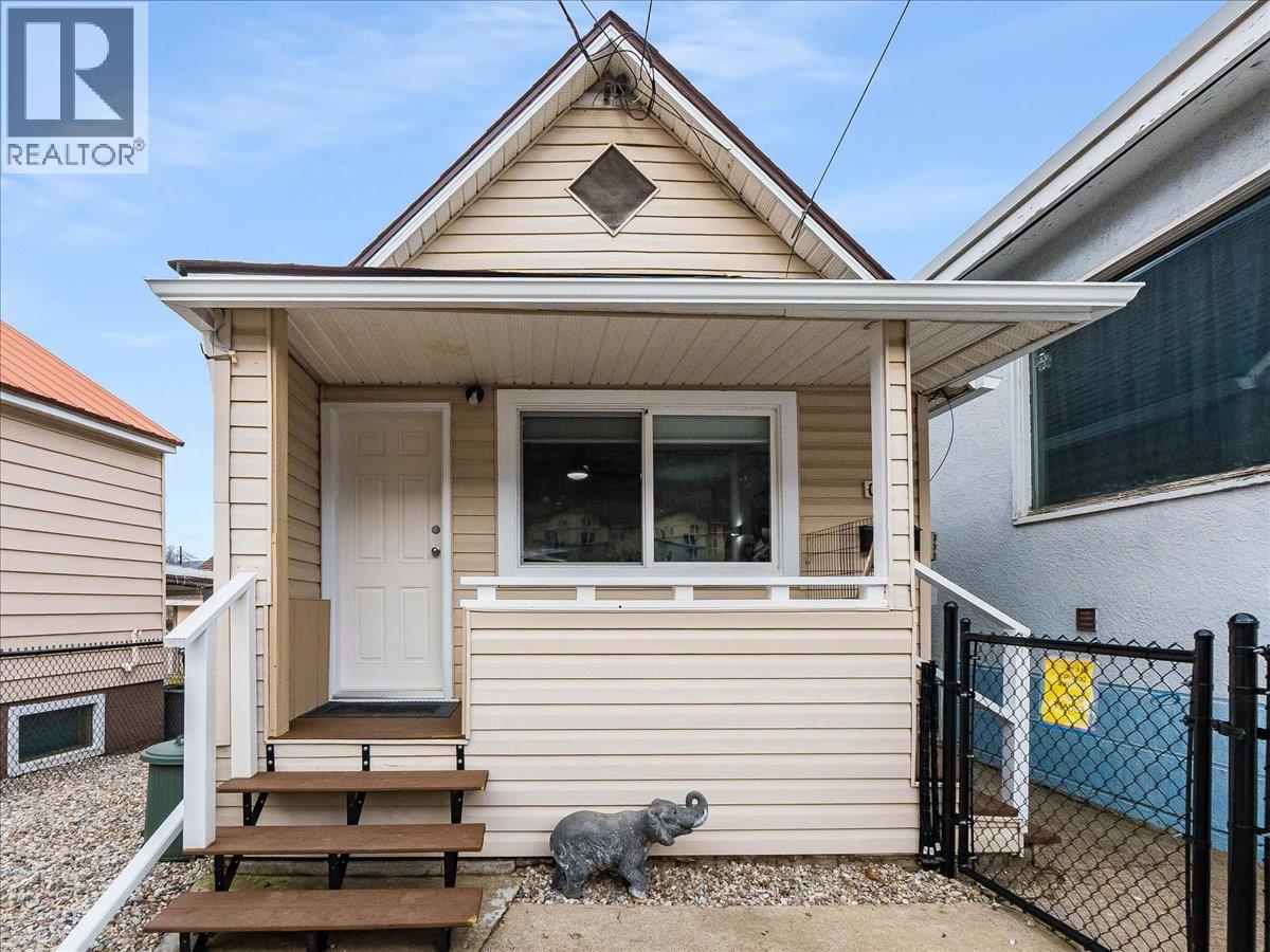 1911 Second Avenue, Trail, British Columbia  V1R 1N1 - Photo 1 - 10375858