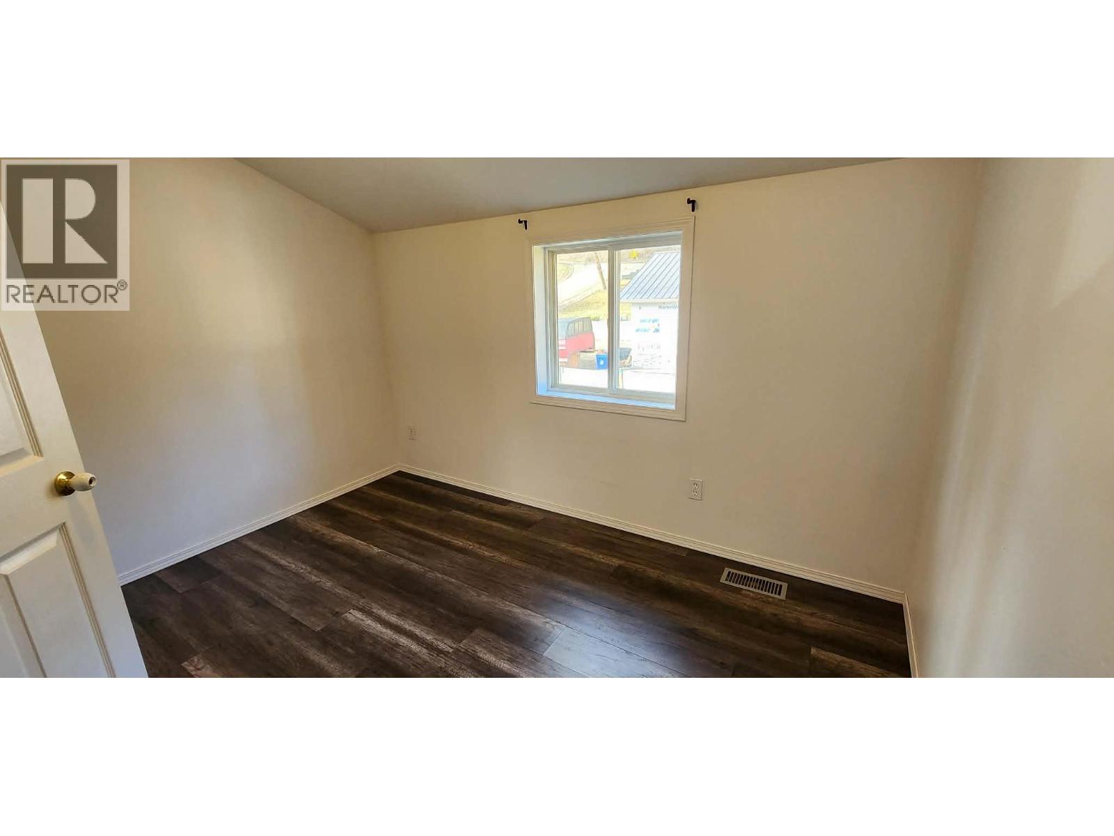 2110 Park Avenue, Lumby, British Columbia  V0E 2G0 - Photo 12 - 10375863