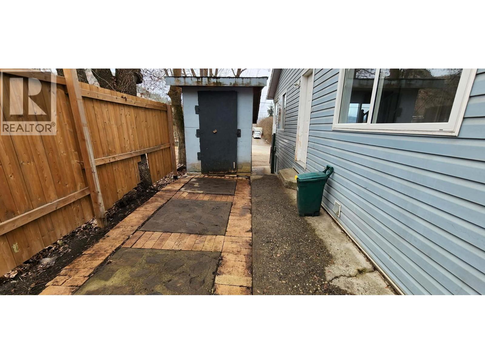 2110 Park Avenue, Lumby, British Columbia  V0E 2G0 - Photo 28 - 10375863