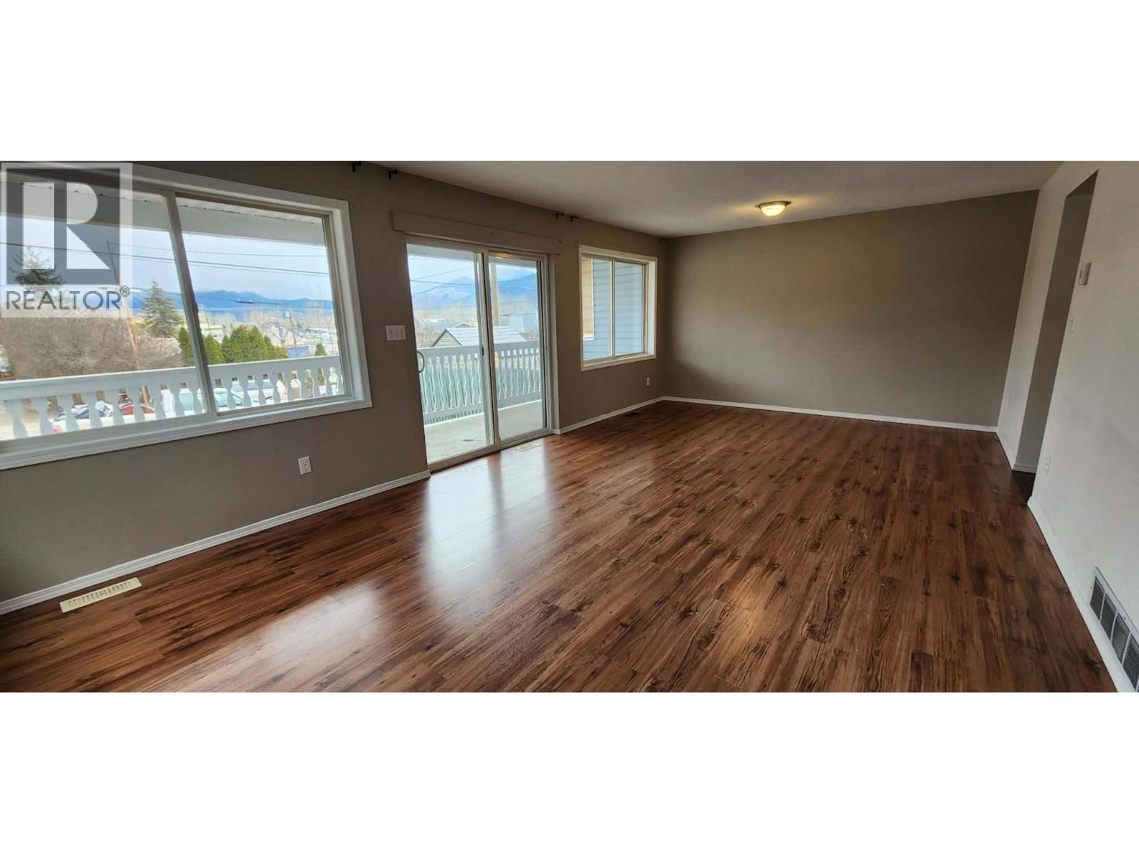 2110 Park Avenue, Lumby, British Columbia  V0E 2G0 - Photo 7 - 10375863