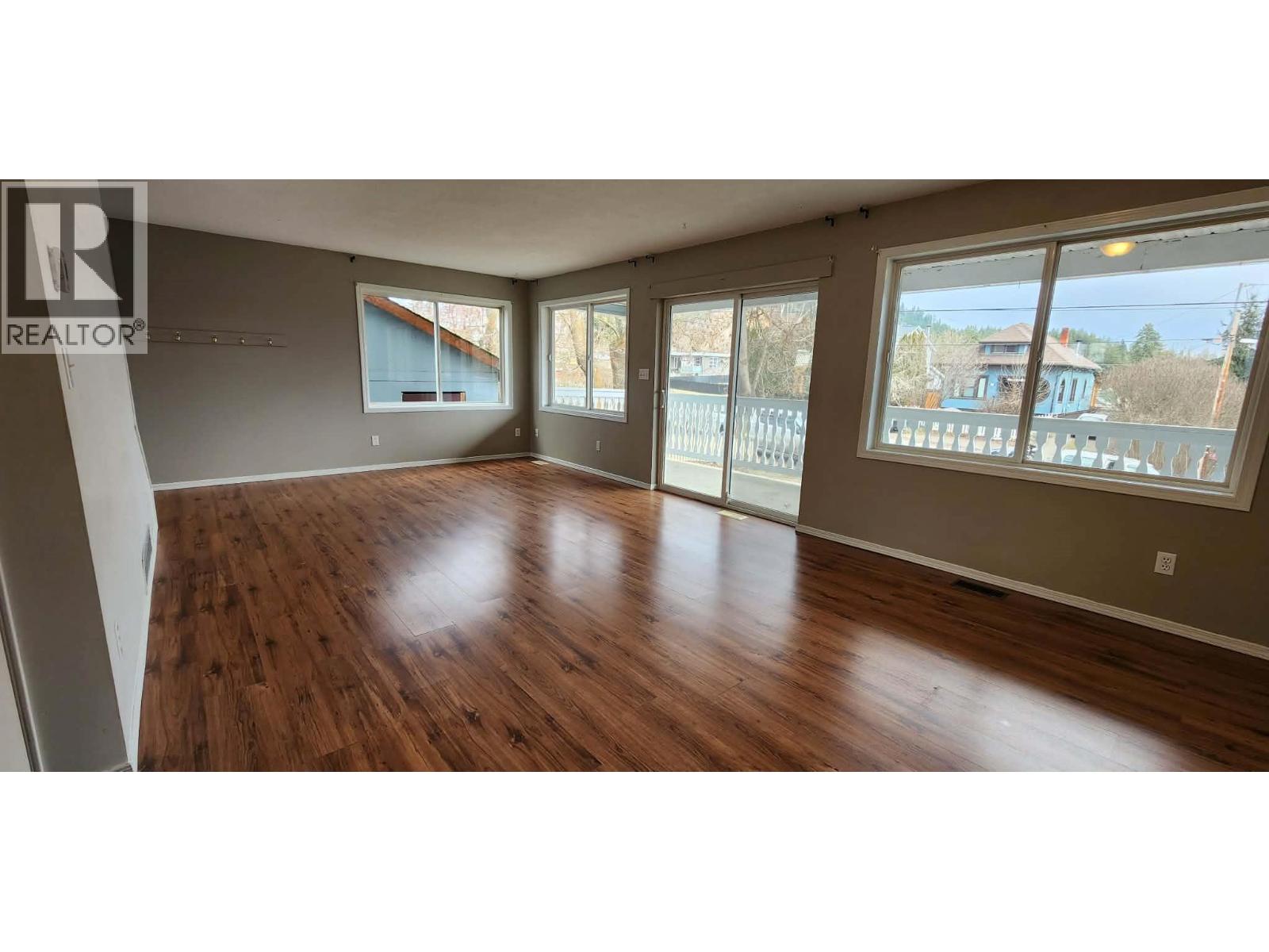 2110 Park Avenue, Lumby, British Columbia  V0E 2G0 - Photo 8 - 10375863