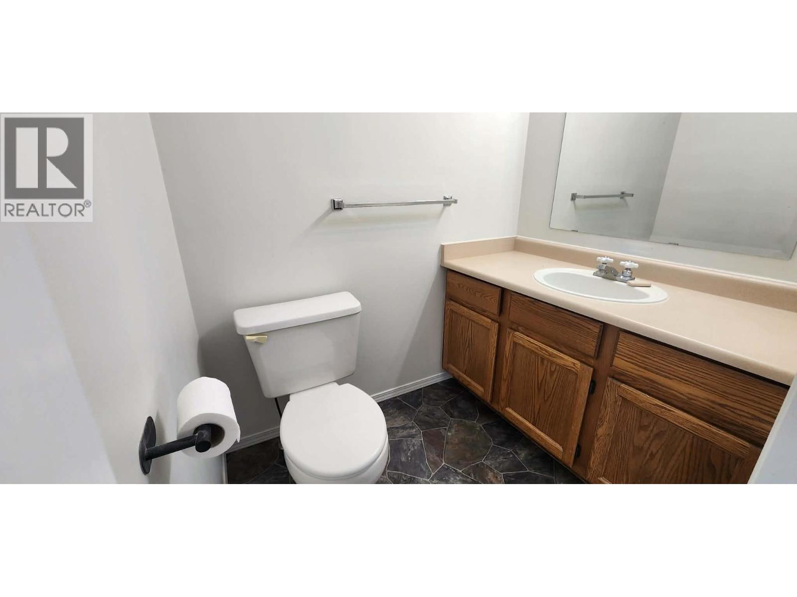 2110 Park Avenue, Lumby, British Columbia  V0E 2G0 - Photo 9 - 10375863