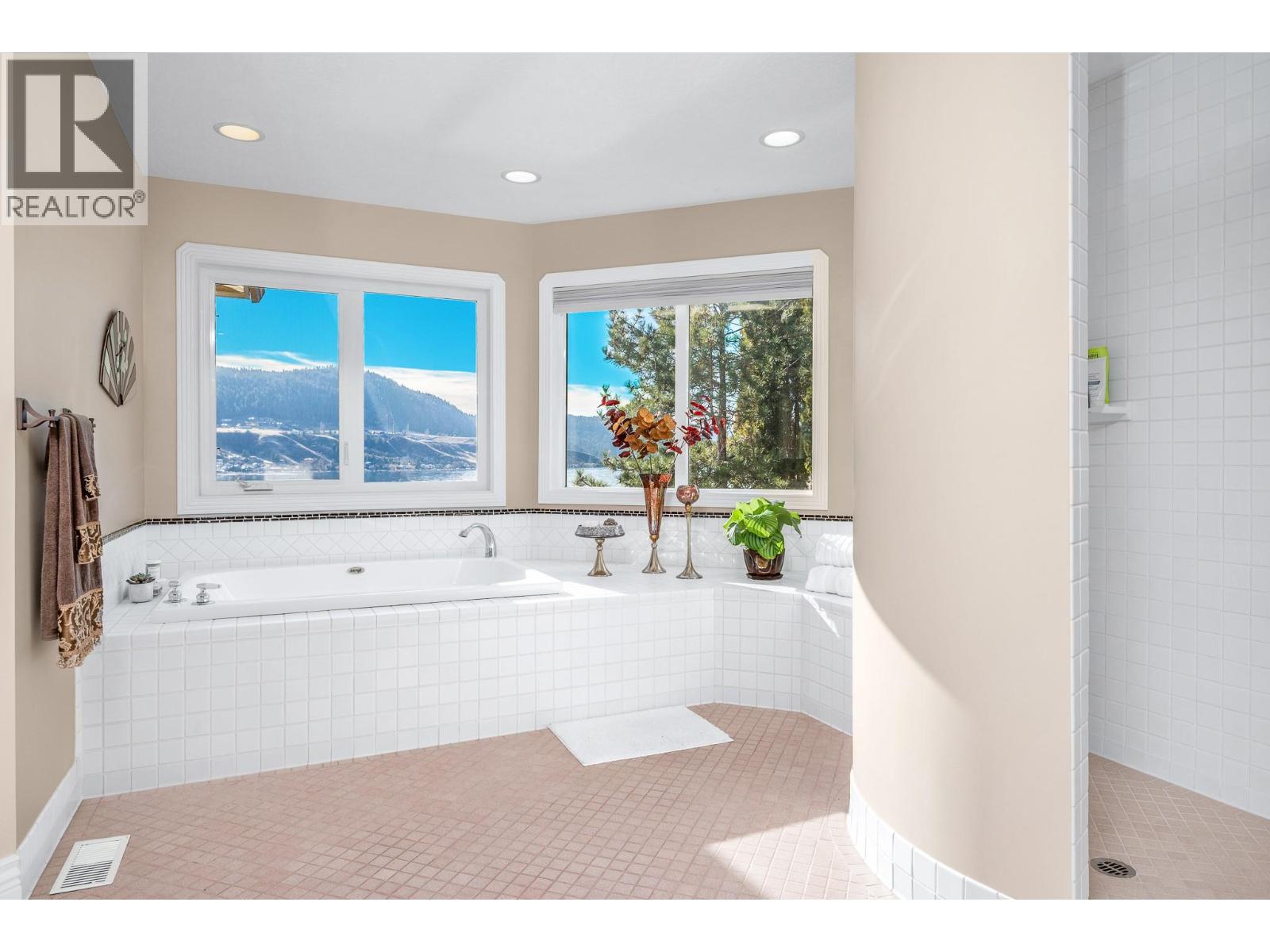 7504 Kennedy Lane, Vernon, British Columbia  V1H 1C4 - Photo 26 - 10375008