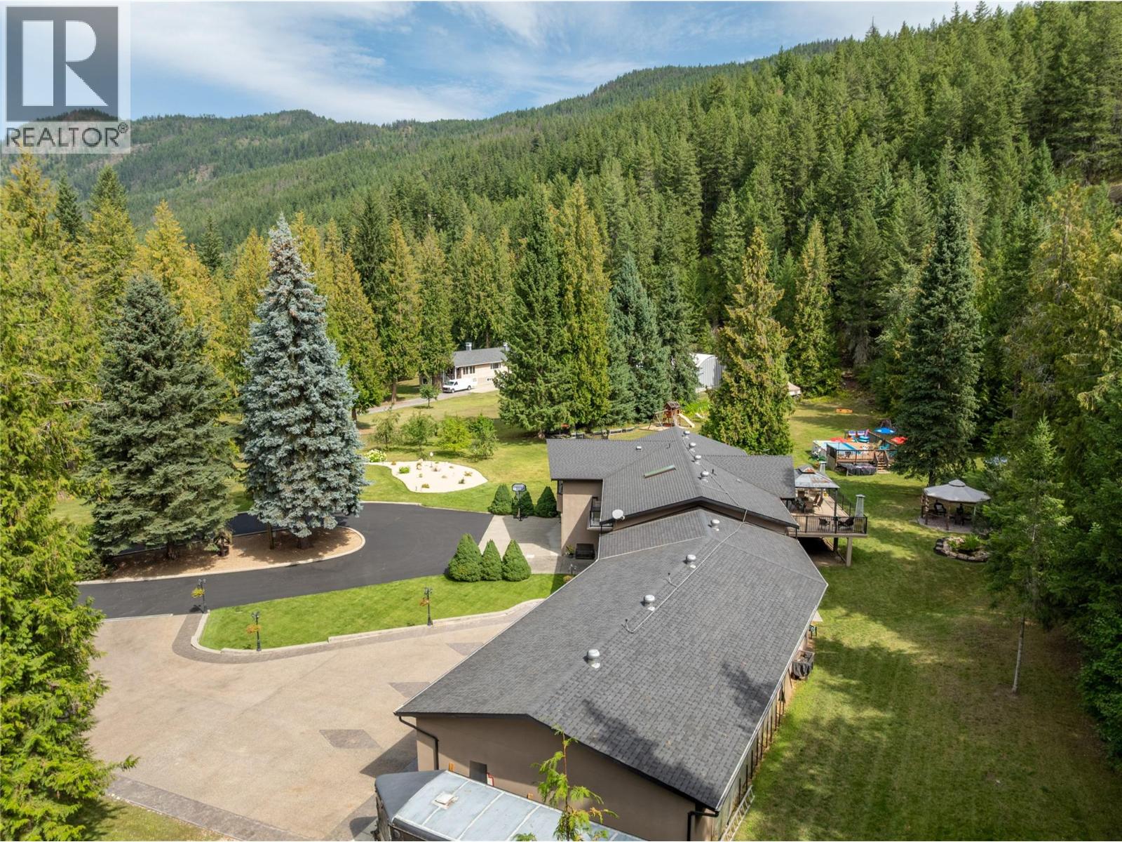 2746 Balmoral Road, Blind Bay, British Columbia  V0E 1H1 - Photo 7 - 10374879