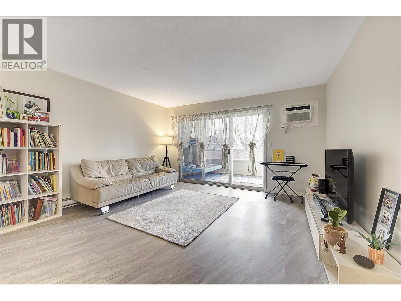 1534 Lawrence Avenue Unit# 203, Kelowna, British Columbia  V1Y 6M8 - Photo 4 - 10375568