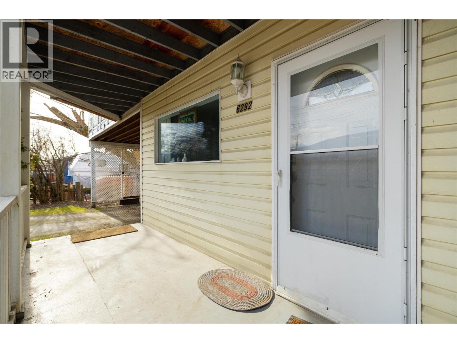 6292 Stickle Road, Vernon, British Columbia  V1B 3R2 - Photo 13 - 10375900