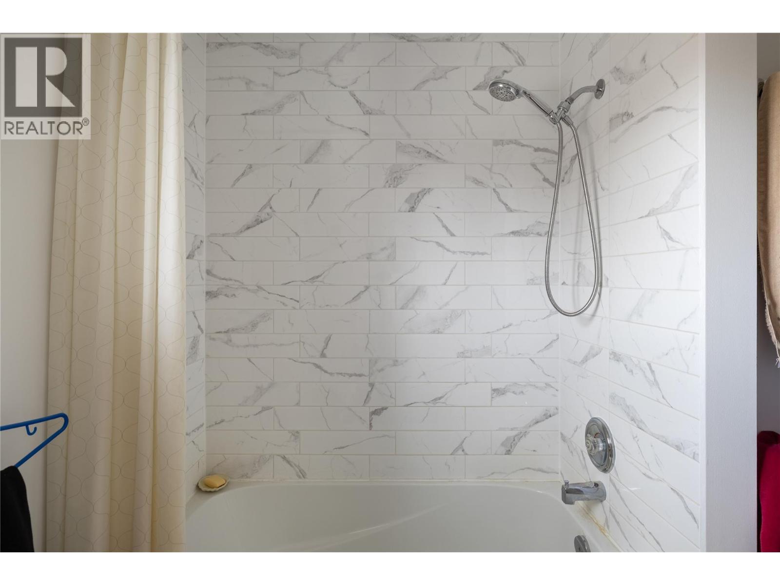 6292 Stickle Road, Vernon, British Columbia  V1B 3R2 - Photo 34 - 10375900