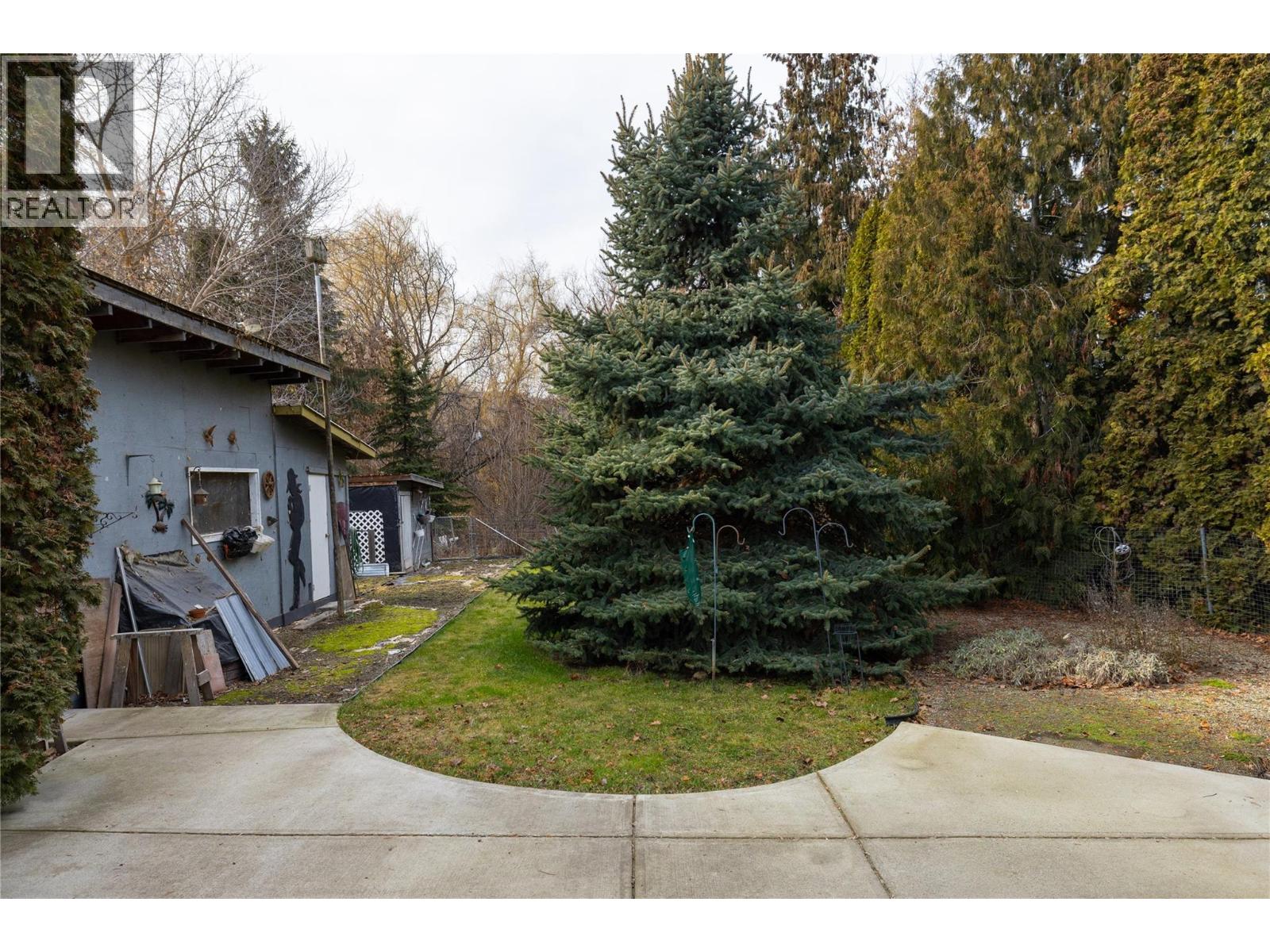 6292 Stickle Road, Vernon, British Columbia  V1B 3R2 - Photo 9 - 10375900