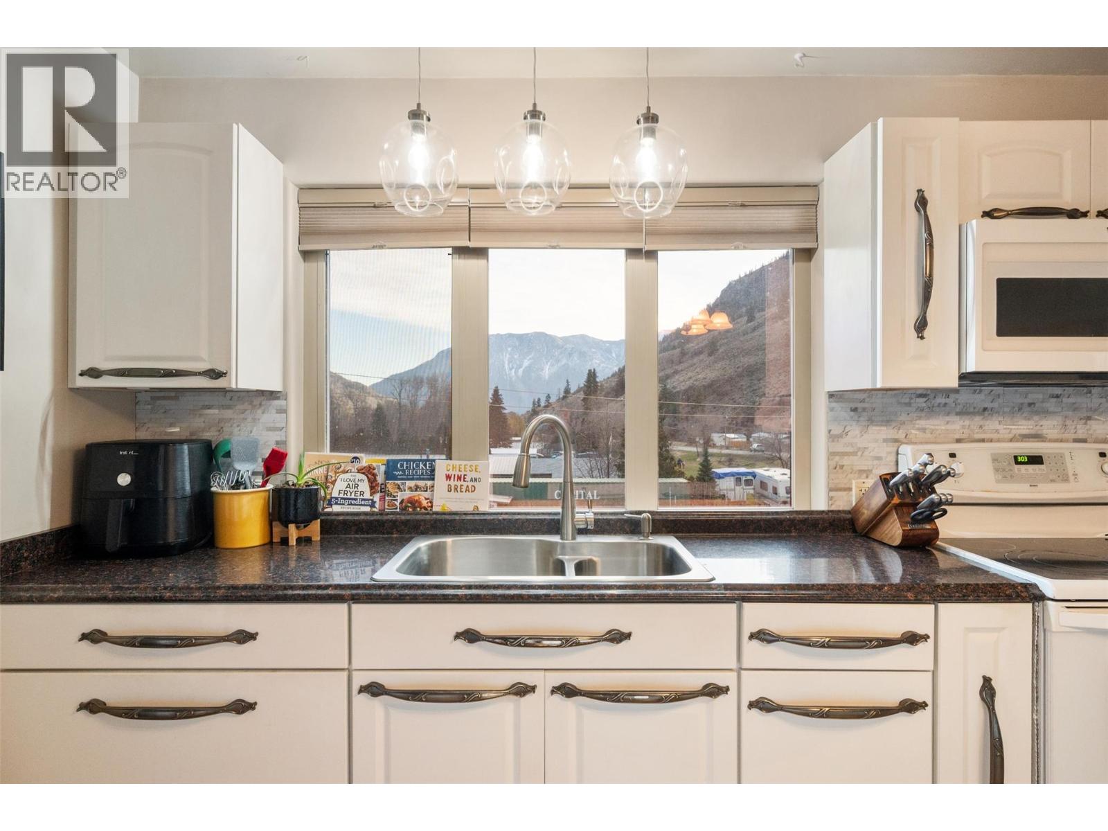 1436 Main Street, Keremeos, British Columbia  V0X 1N6 - Photo 15 - 10375895