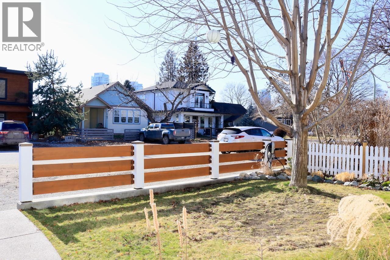 640 Roanoke Avenue, Kelowna, British Columbia  V1Y 7K8 - Photo 3 - 10375866