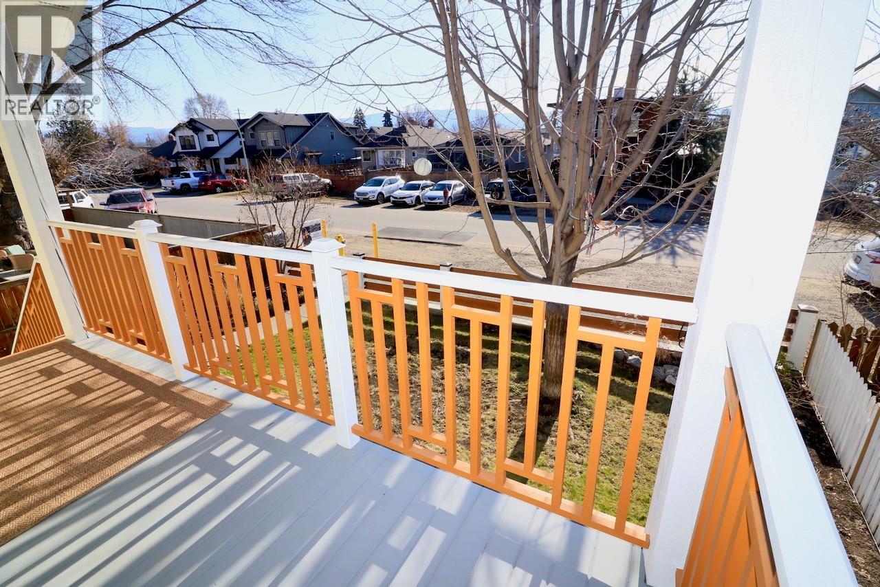 640 Roanoke Avenue, Kelowna, British Columbia  V1Y 7K8 - Photo 4 - 10375866