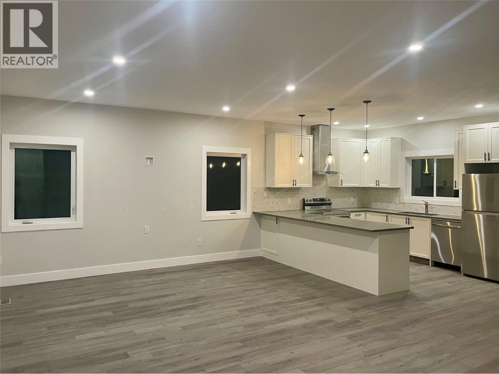 160 3rd Avenue, Christina Lake, British Columbia  V0H 1E0 - Photo 8 - 10375864