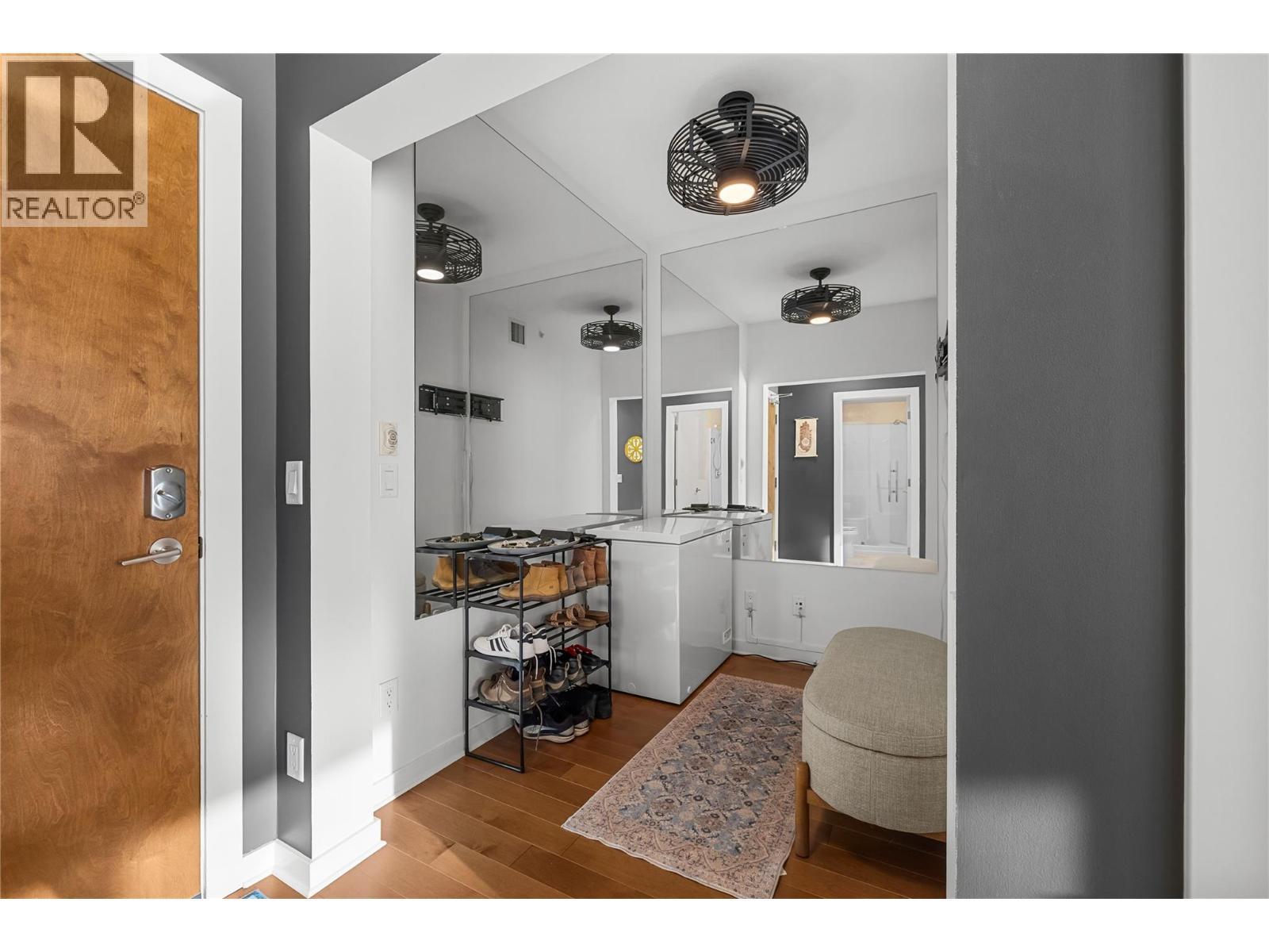 1075 Sunset Drive Unit# 2107, Kelowna, British Columbia  V1Y 9Y9 - Photo 3 - 10375719