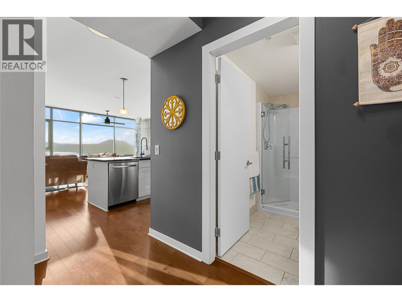 1075 Sunset Drive Unit# 2107, Kelowna, British Columbia  V1Y 9Y9 - Photo 4 - 10375719