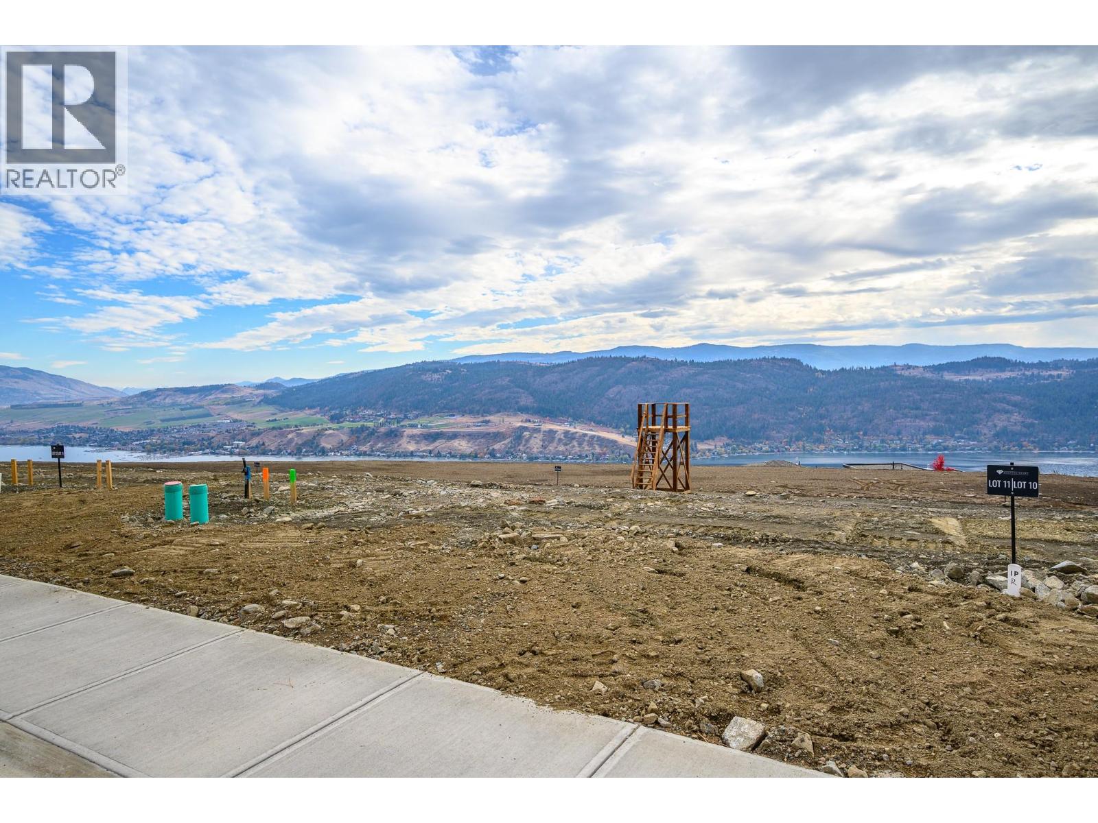 9240 Morning Glory Place, Vernon, British Columbia  V1H 0B6 - Photo 2 - 10375642