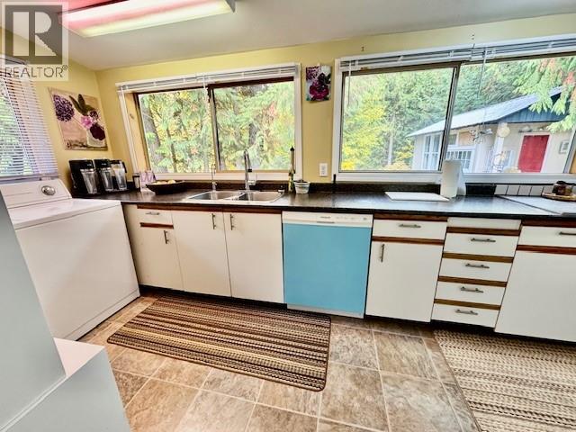 7812 6 Highway, Fauquier, British Columbia  V0G 1K0 - Photo 5 - 10369058