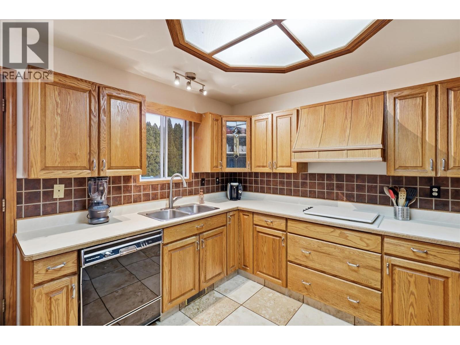 748 Morven Drive, Kamloops, British Columbia  V2B 7T8 - Photo 12 - 10375546