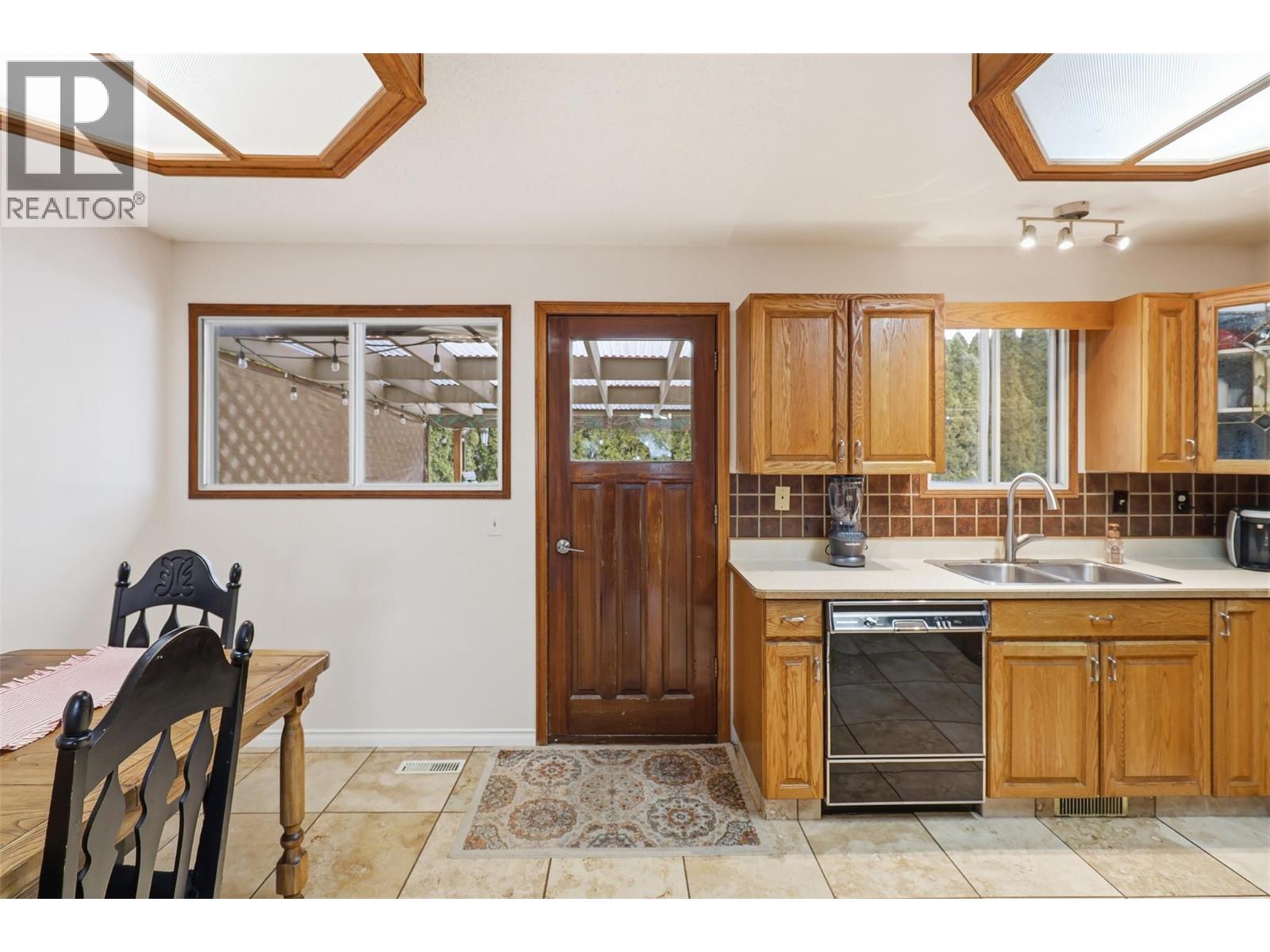 748 Morven Drive, Kamloops, British Columbia  V2B 7T8 - Photo 13 - 10375546